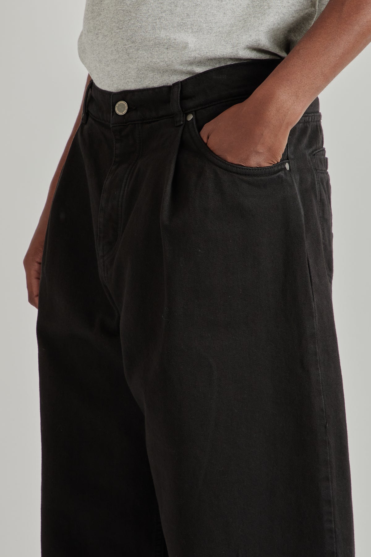 Duma Pleated Pants - Coal Treasure