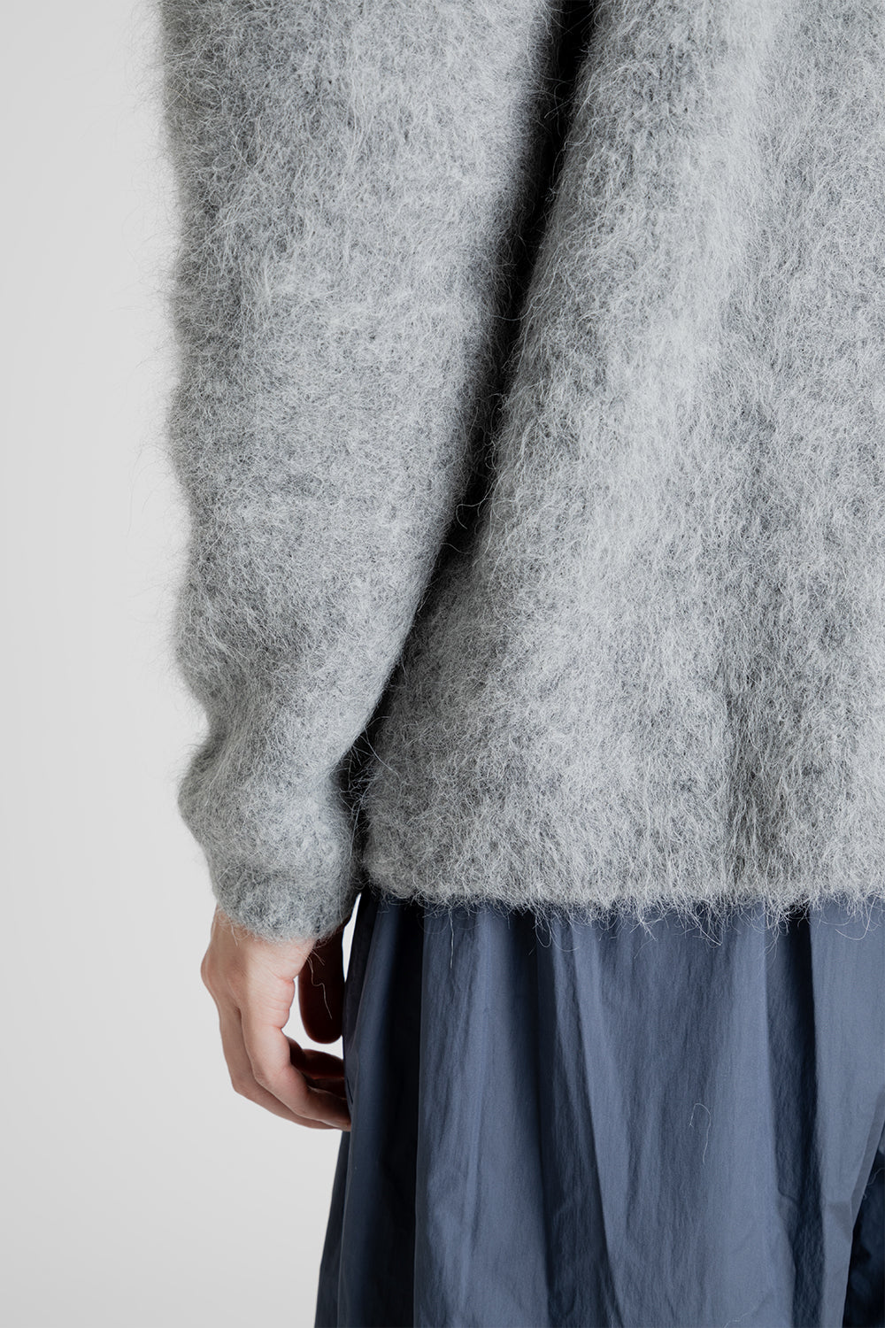 Amomento Alpacca Round Neck Pullover in Charcoal