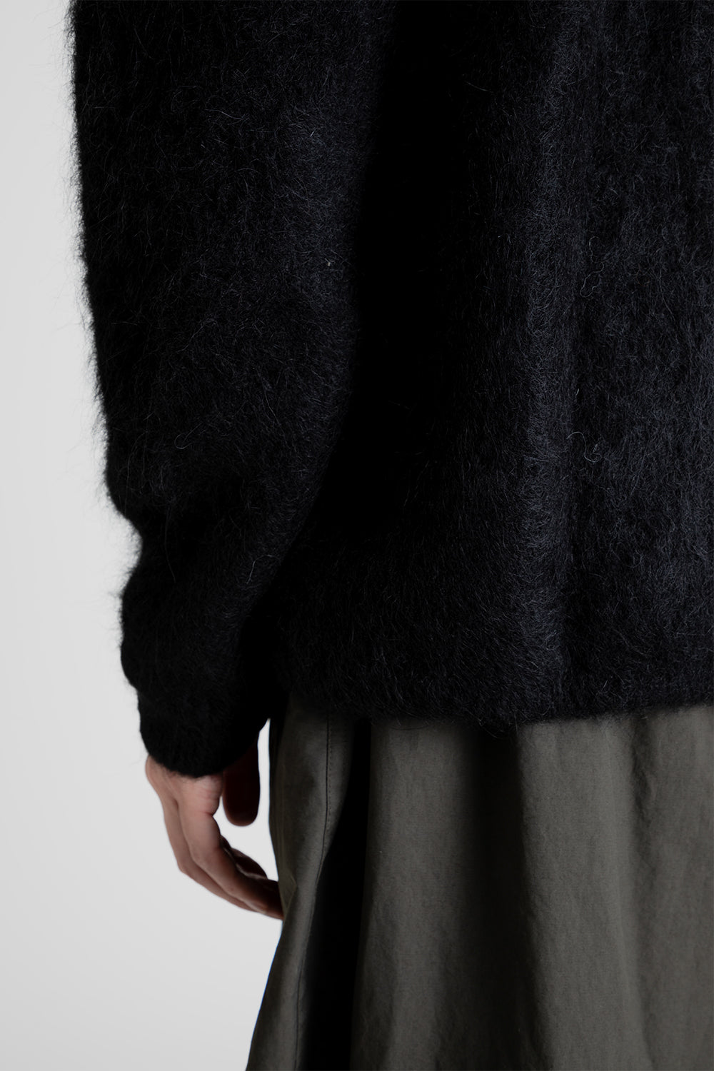 Amomento Alpacca Round Neck Pullover in Black