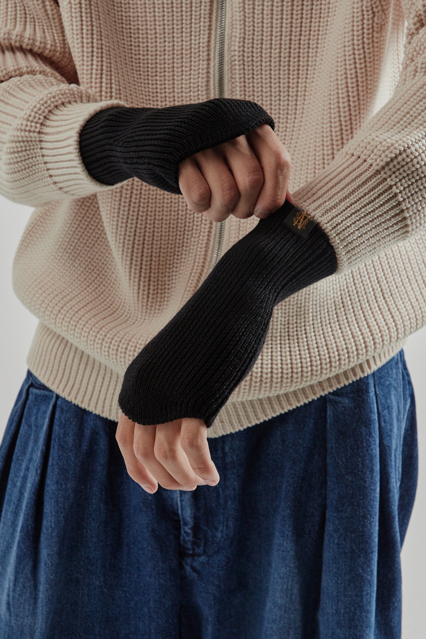 Batoner FW25 Solid Wool Hand Warmer Black 1