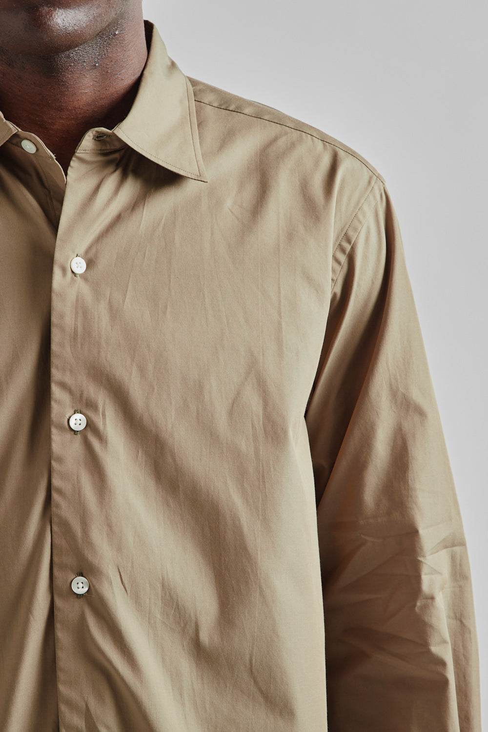 Blurhms Chambray Classic Shirt Olive Beige 7 97bc8d63-9b5b-4606-809e-fa38f8c58368
