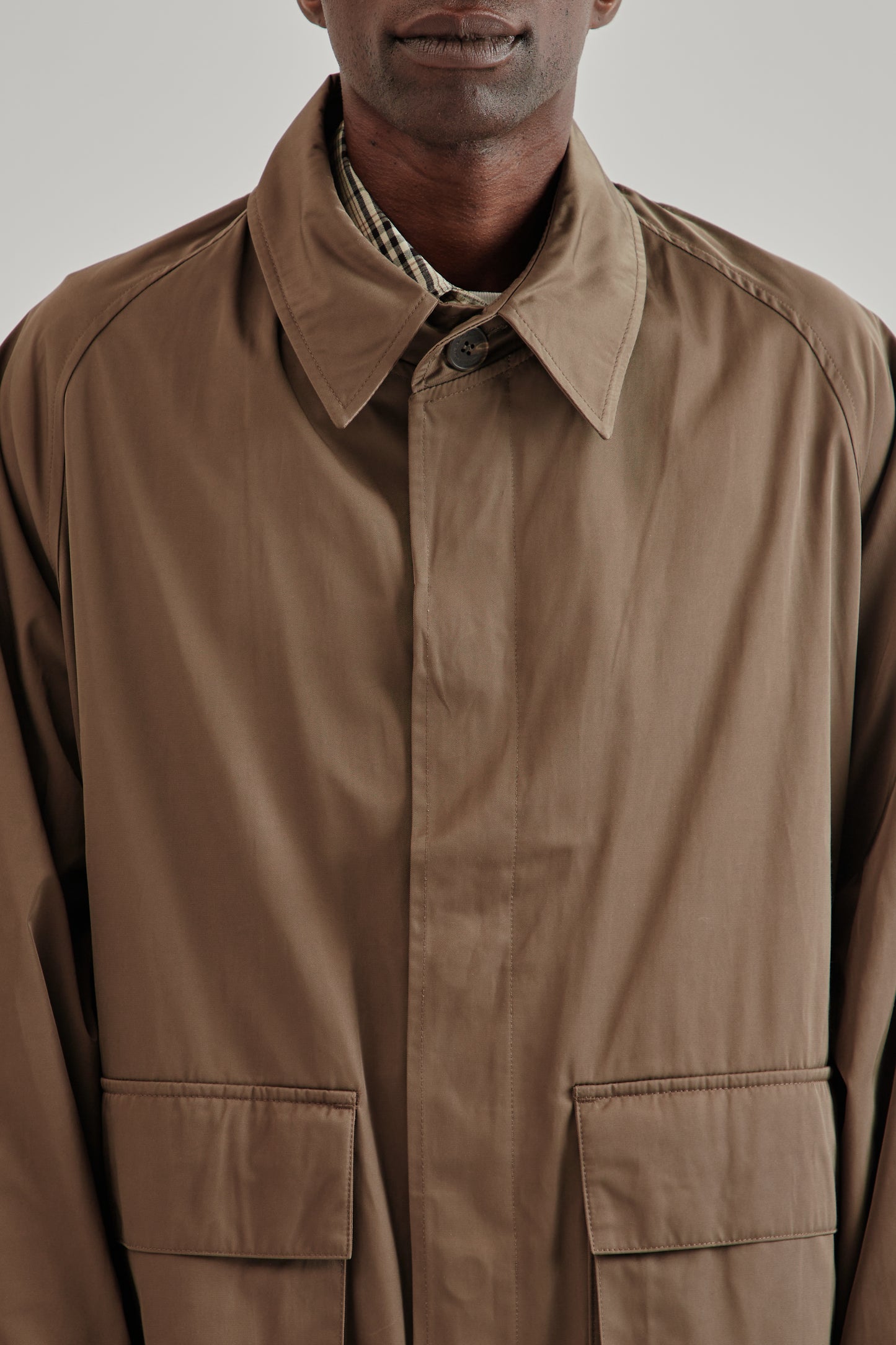 Estudio Niksen FW25 Mac Pocket Coat Khaki6