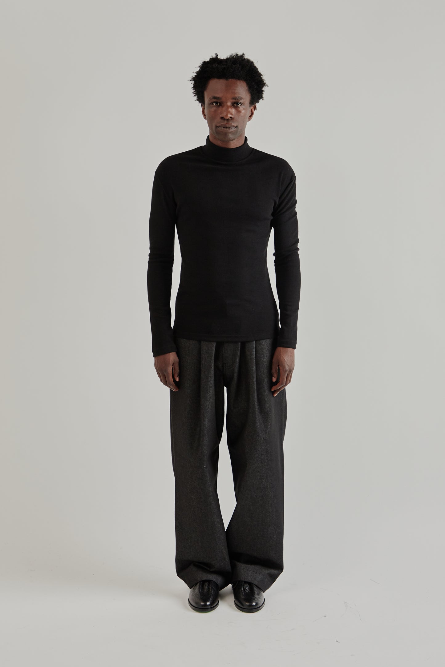 Estudio Niksen FW25 Mock-Neck Thermal Top Black1