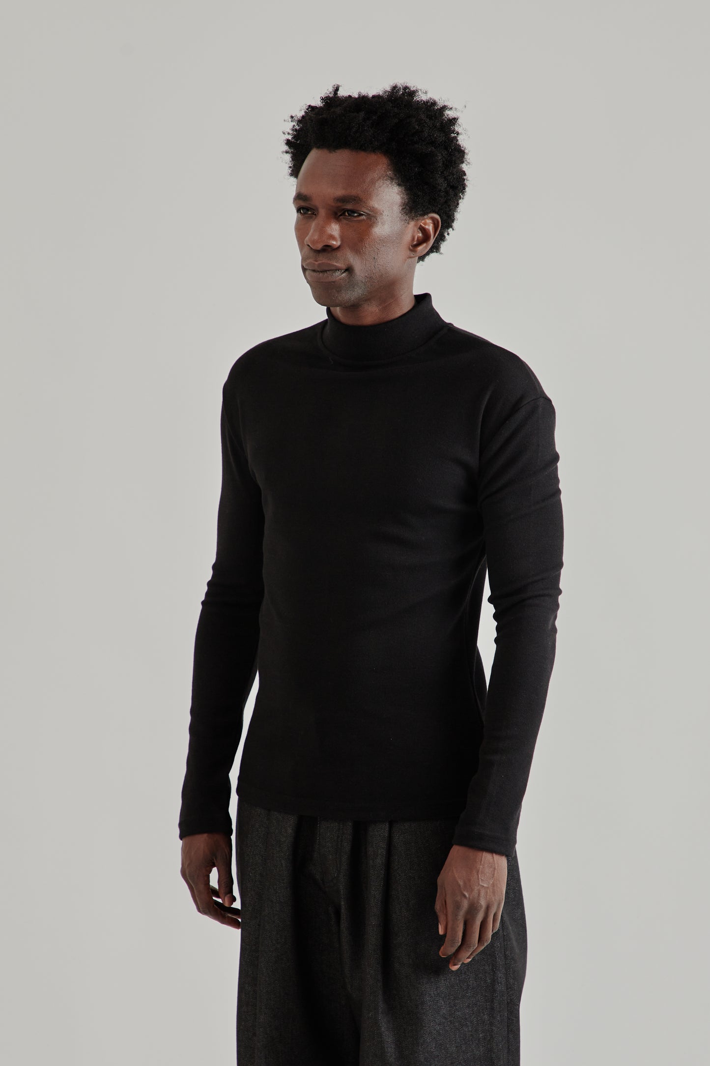 Estudio Niksen FW25 Mock-Neck Thermal Top Black3