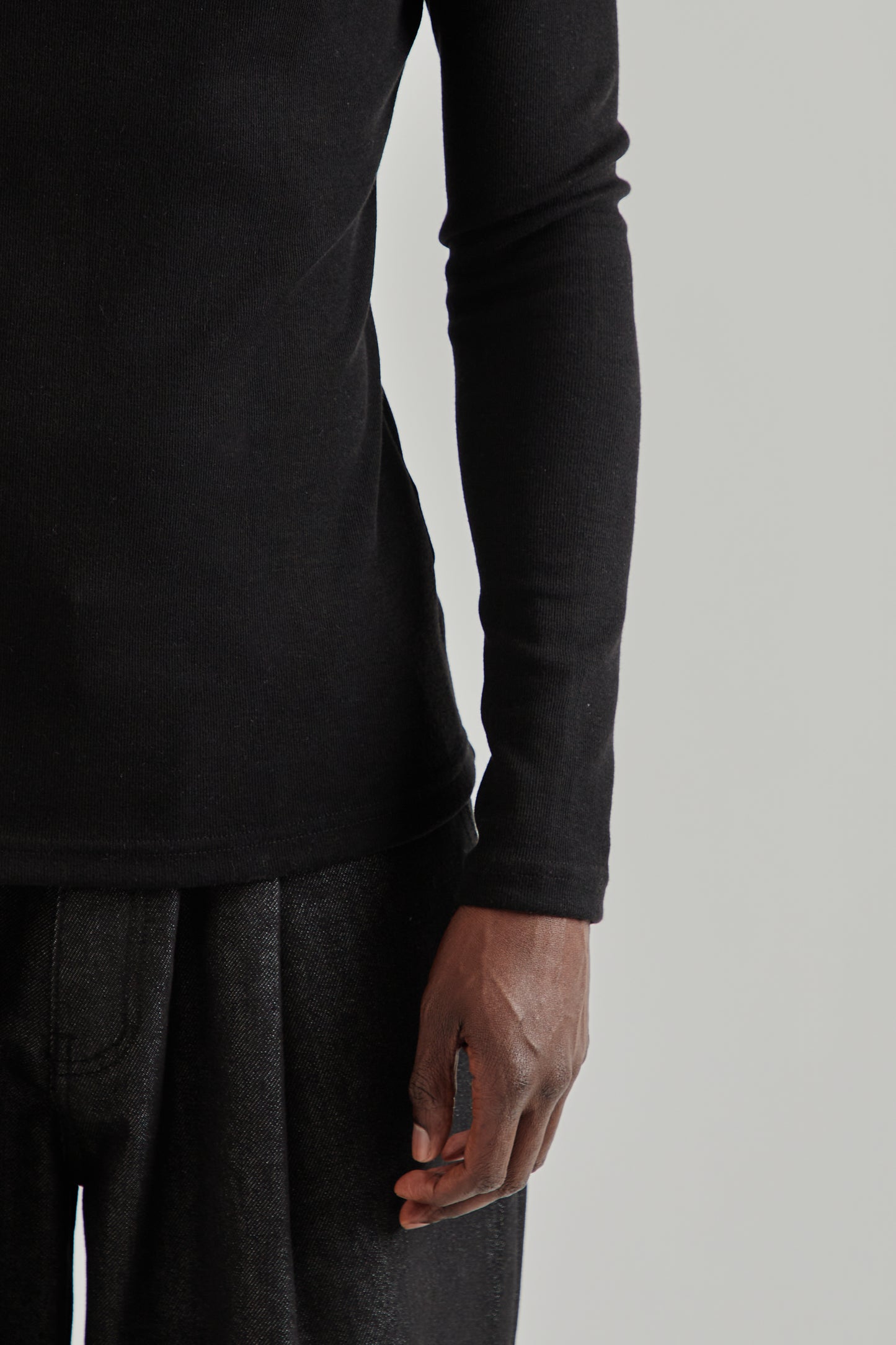 Estudio Niksen FW25 Mock-Neck Thermal Top Black8