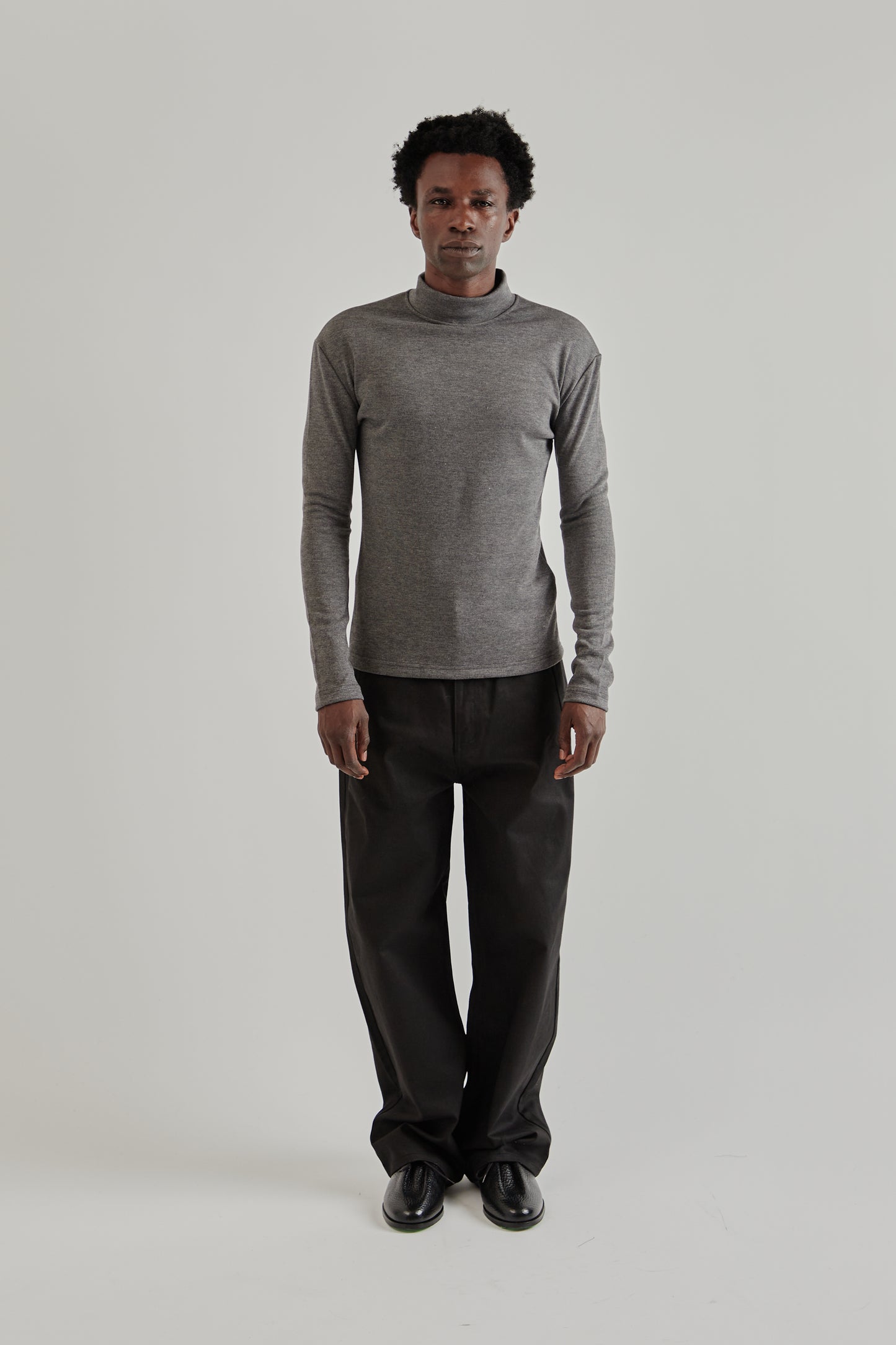 Estudio Niksen FW25 Mock-Neck Thermal Top Charcoal1