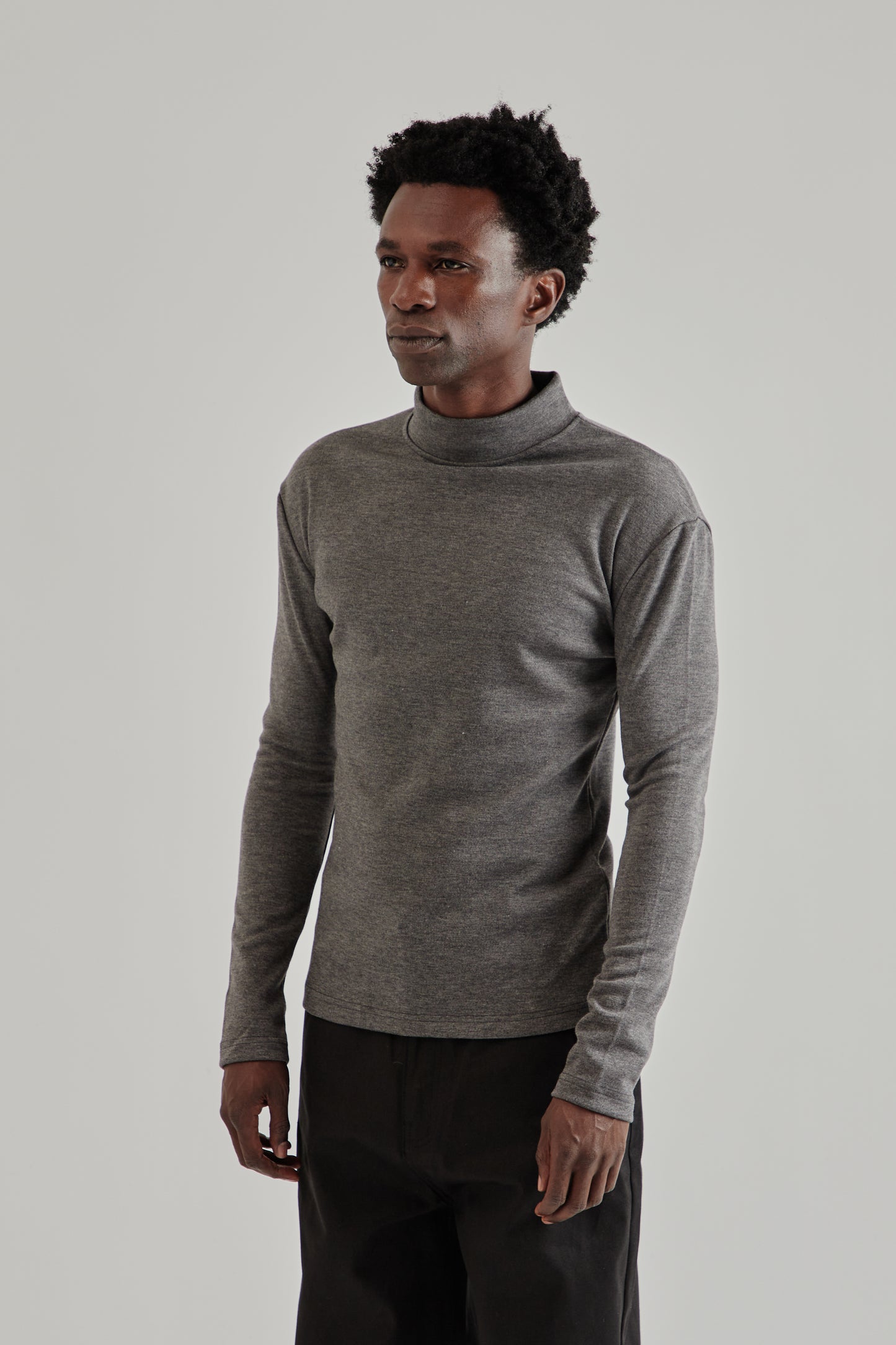 Estudio Niksen FW25 Mock-Neck Thermal Top Charcoal3