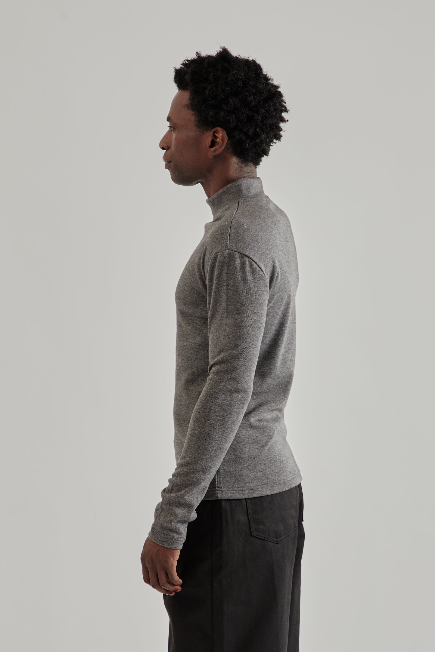 Estudio Niksen FW25 Mock-Neck Thermal Top Charcoal4