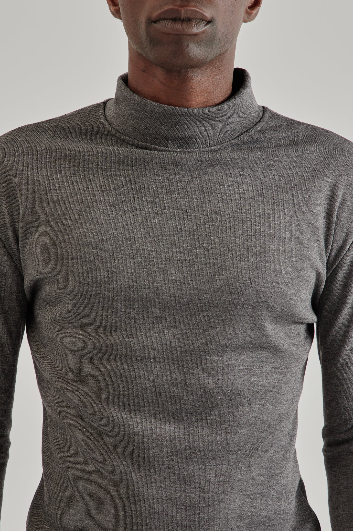 Estudio Niksen FW25 Mock-Neck Thermal Top Charcoal6
