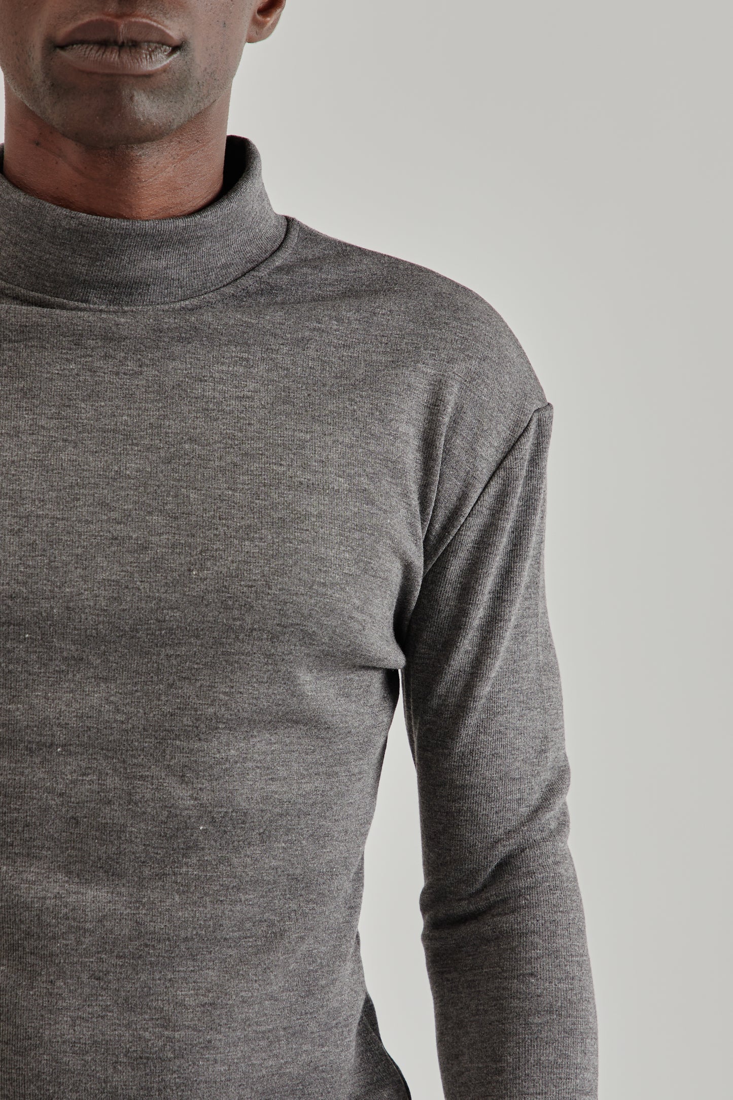 Estudio Niksen FW25 Mock-Neck Thermal Top Charcoal7