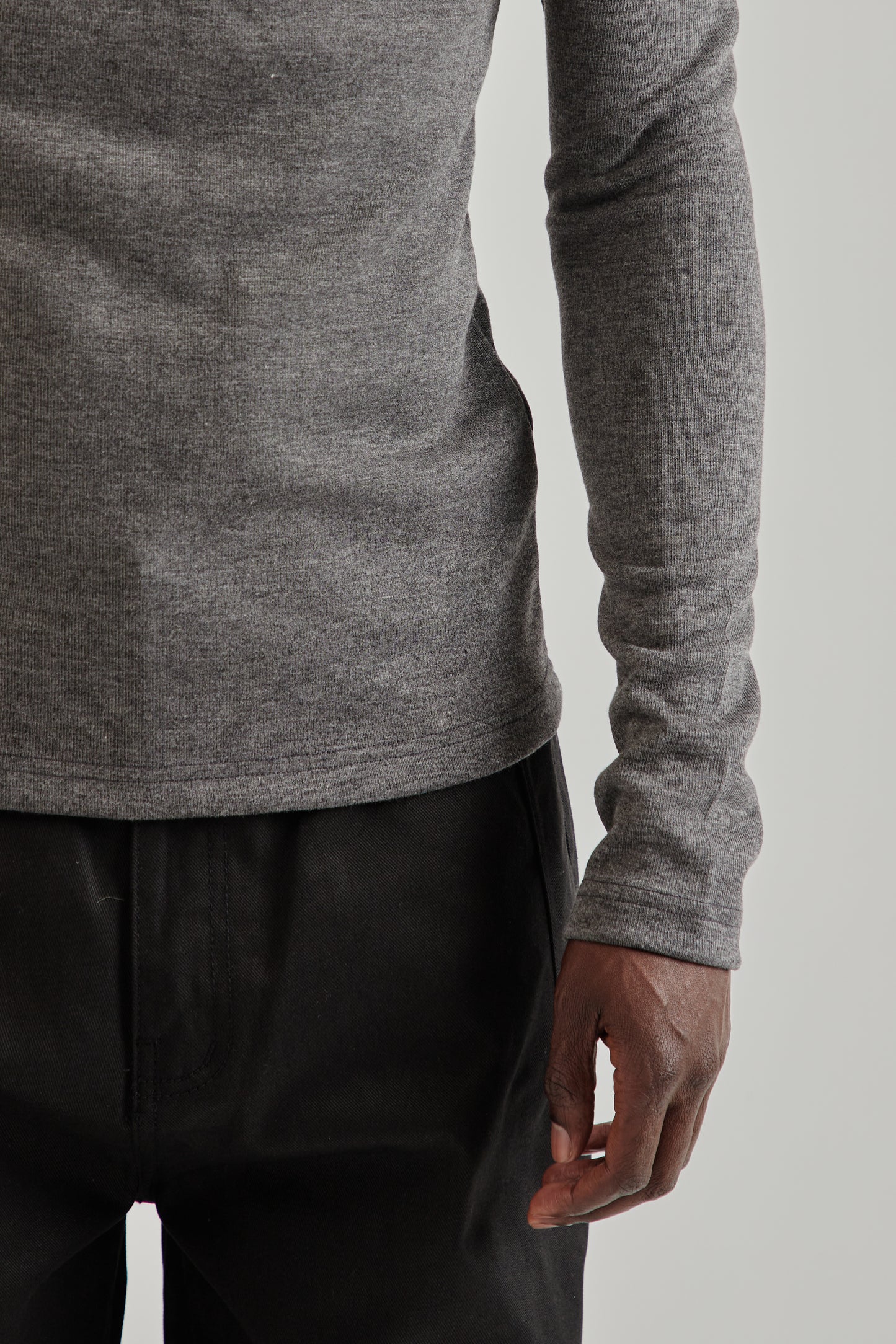 Estudio Niksen FW25 Mock-Neck Thermal Top Charcoal8
