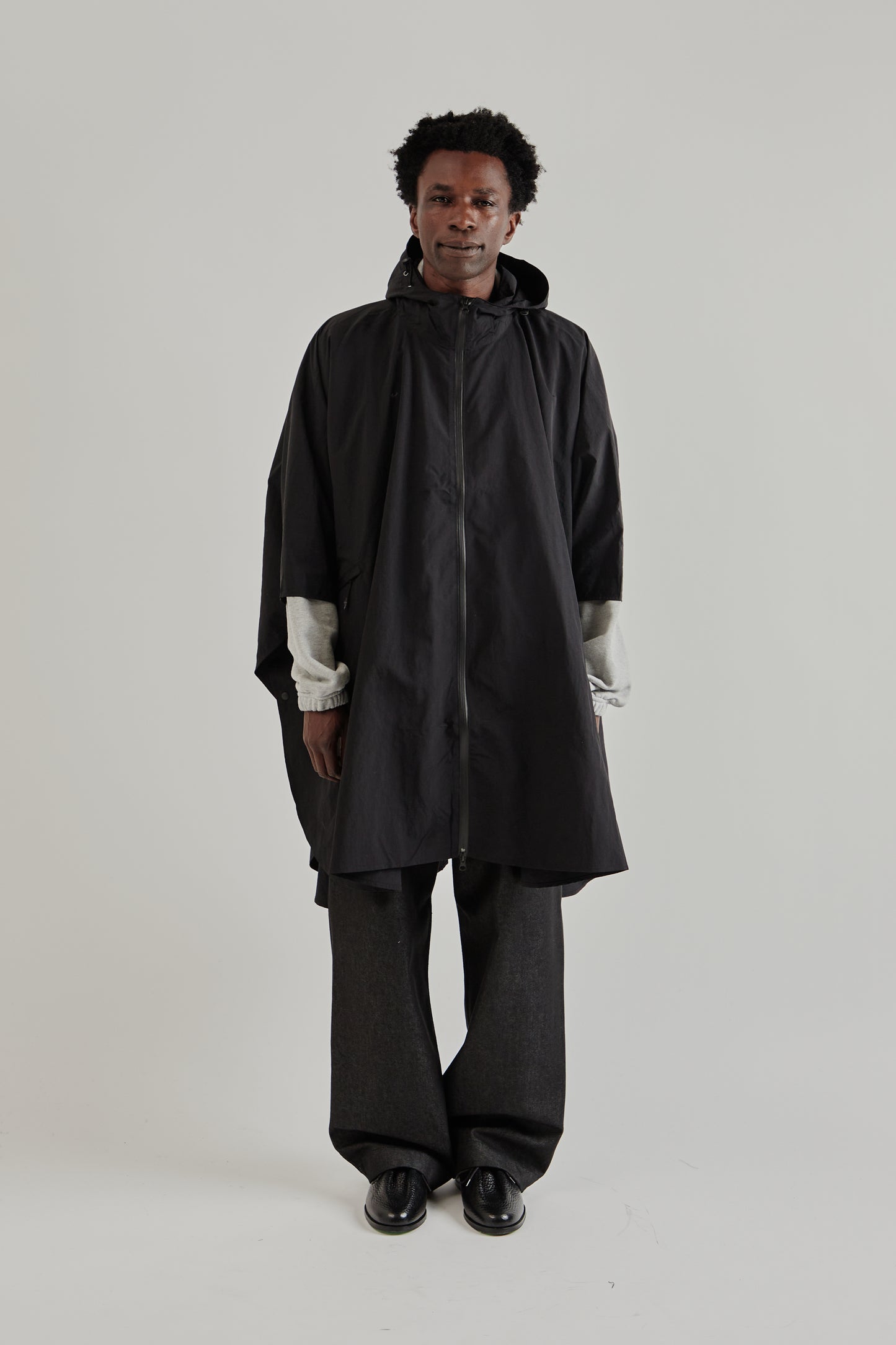 Estudio Niksen FW25 Niksen Storm Poncho Black1