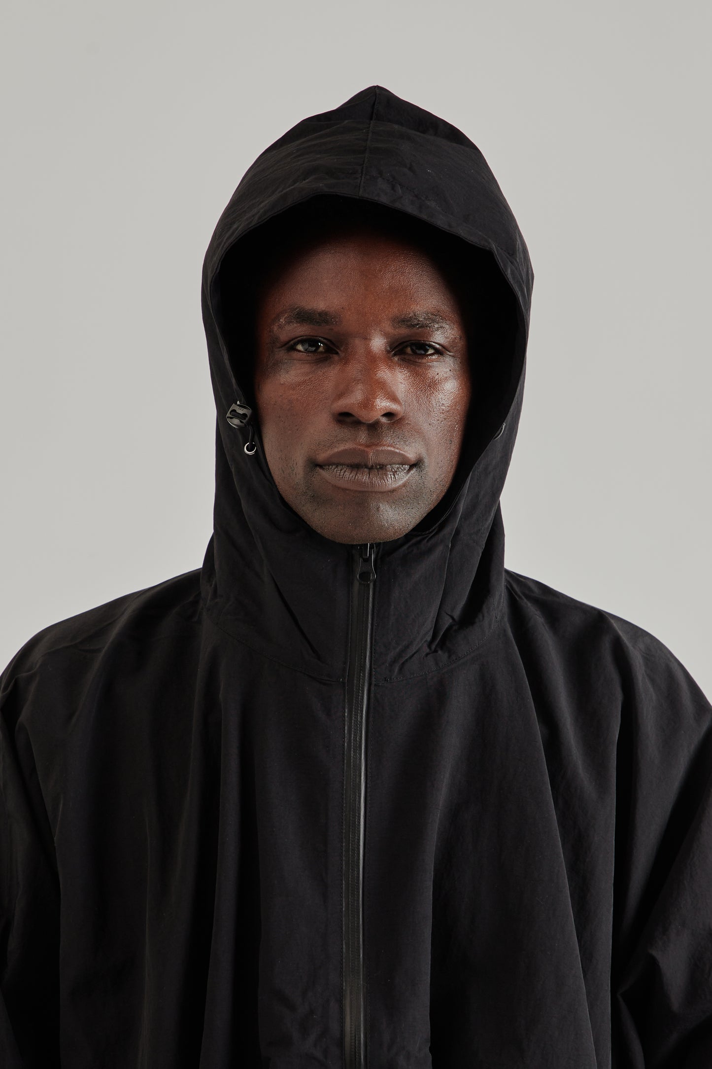 Estudio Niksen FW25 Niksen Storm Poncho Black6
