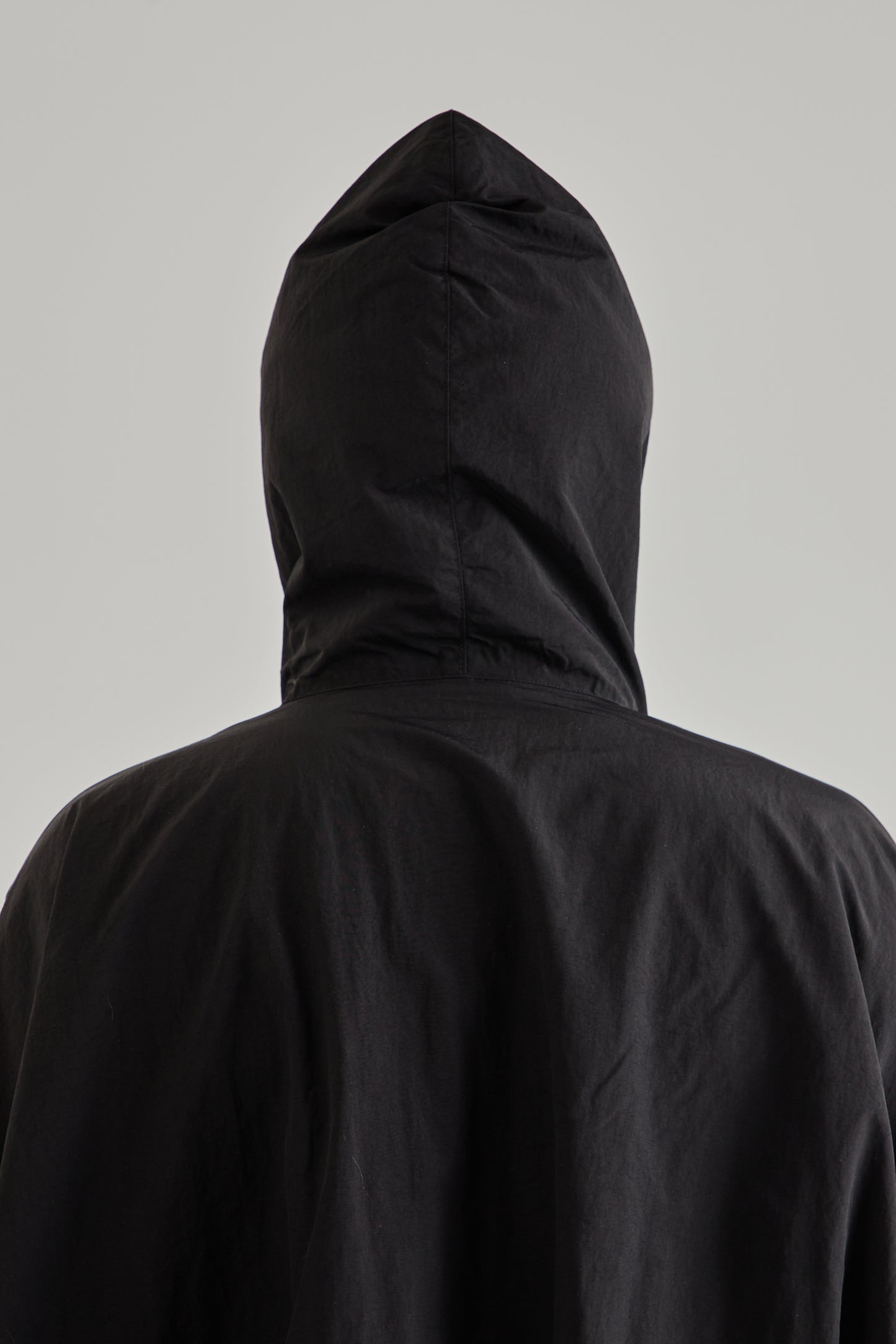 Estudio Niksen FW25 Niksen Storm Poncho Black7