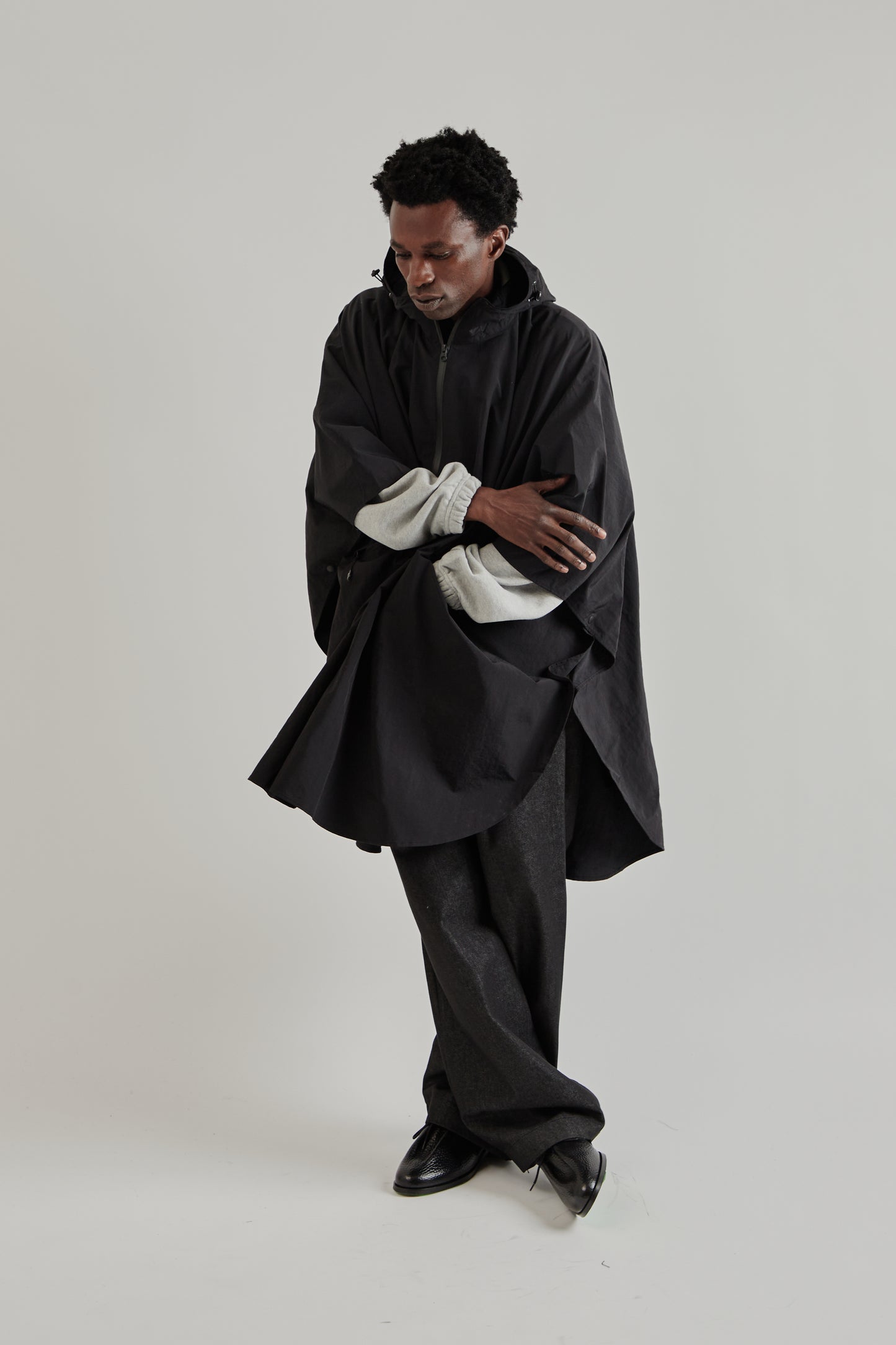 Estudio Niksen FW25 Niksen Storm Poncho Black9