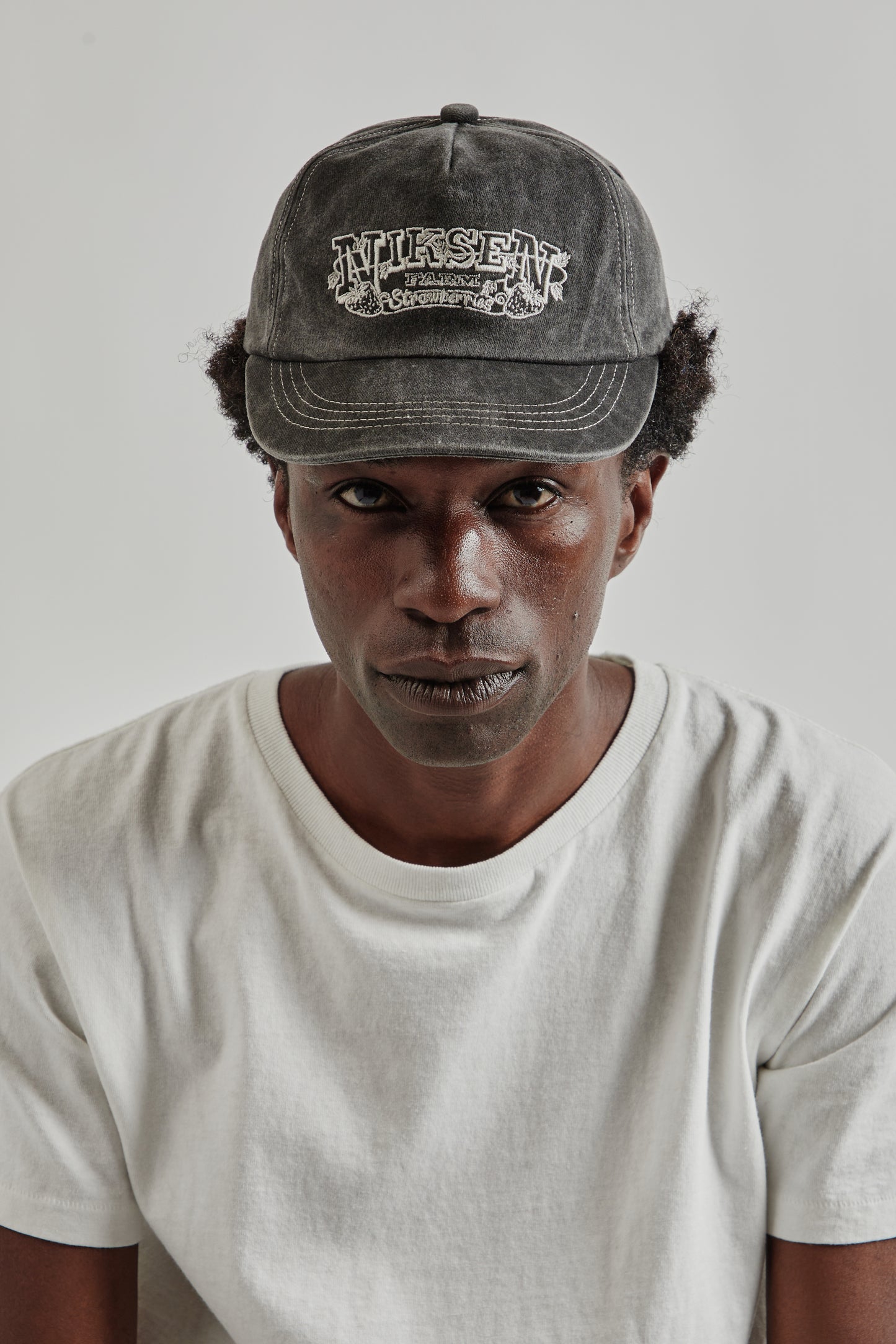 Estudio Niksen FW25 Niksen Strawberry Farm Cap Charcoal 1