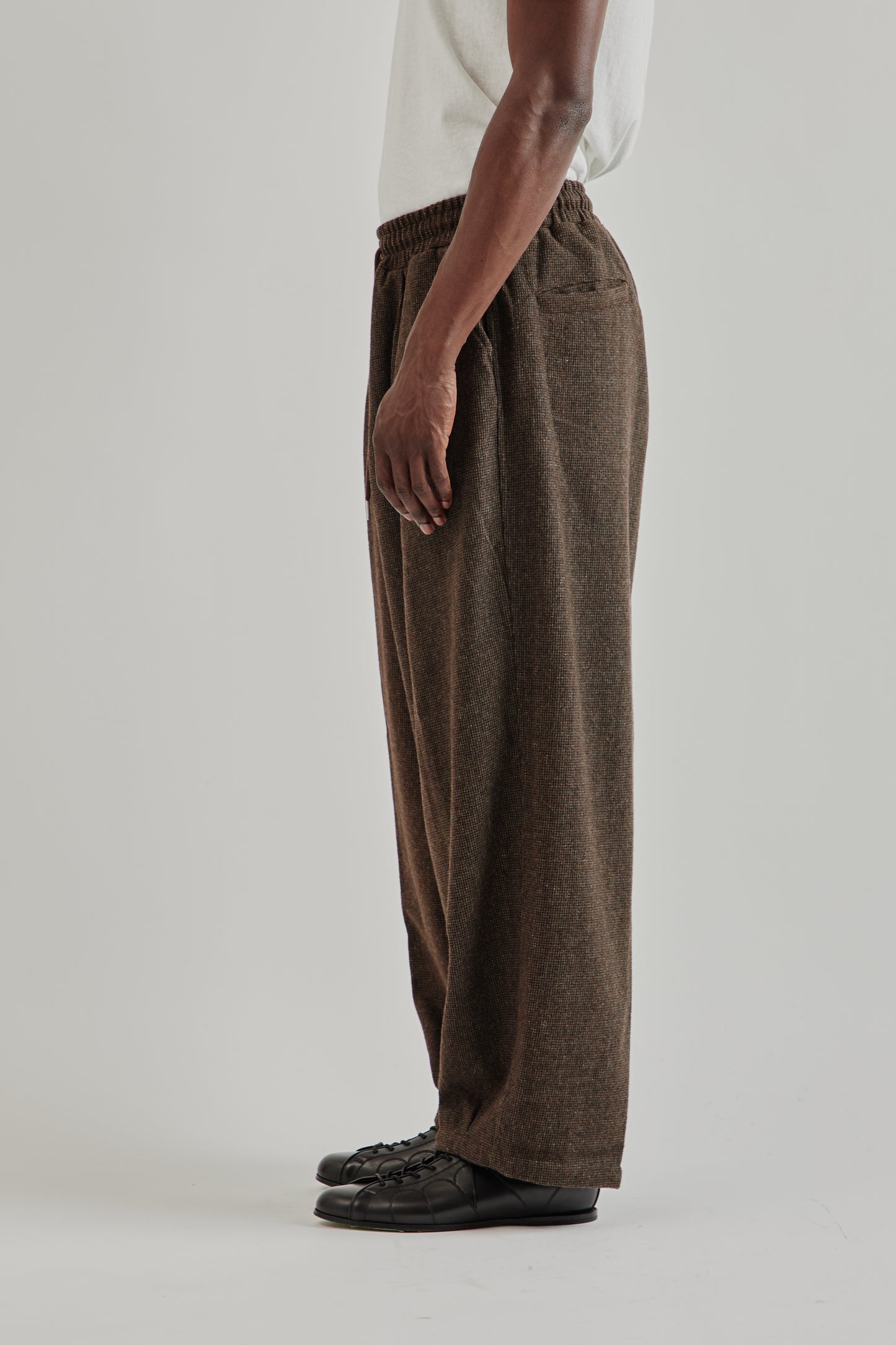 Estudio Niksen FW25 Pintuck Balloon Trousers Brown3