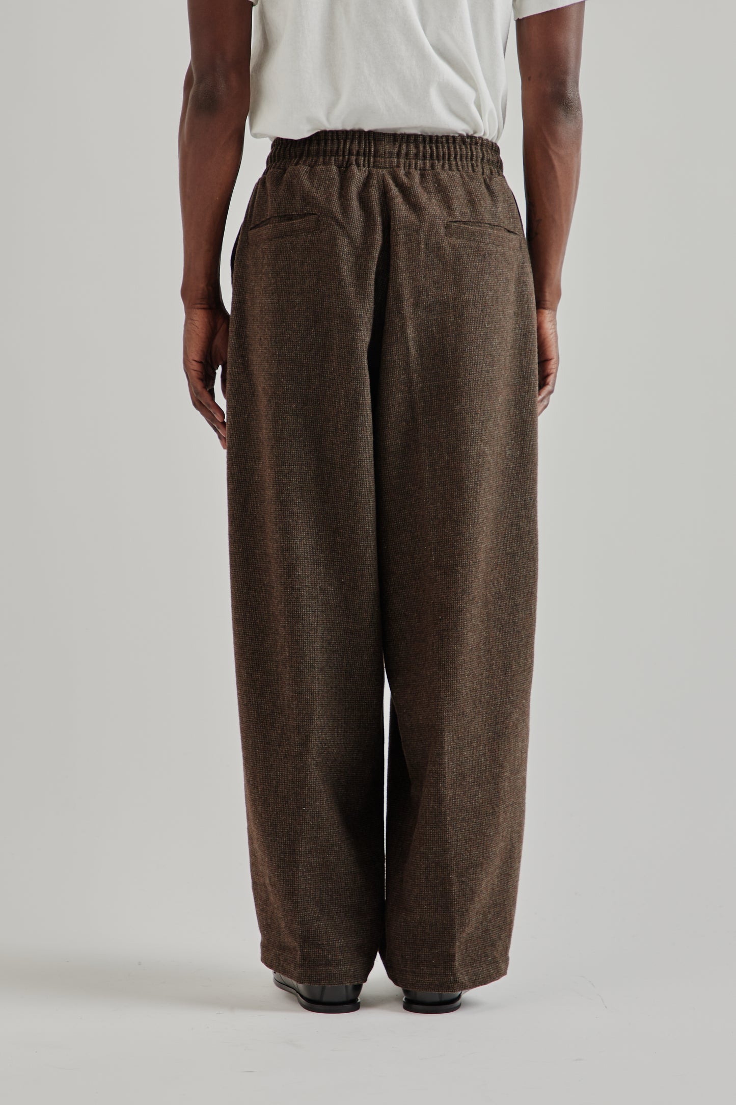 Estudio Niksen FW25 Pintuck Balloon Trousers Brown4