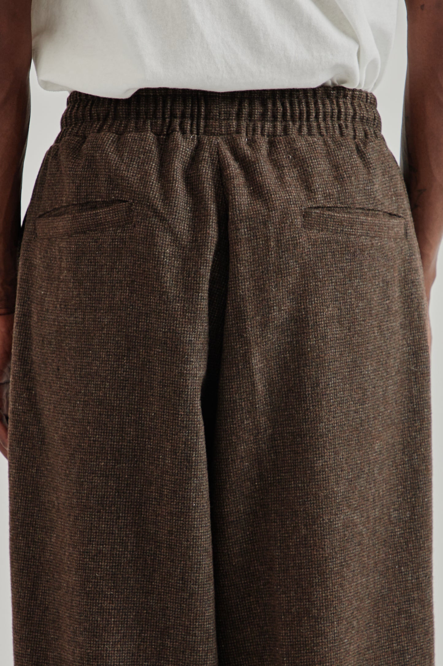 Estudio Niksen FW25 Pintuck Balloon Trousers Brown5