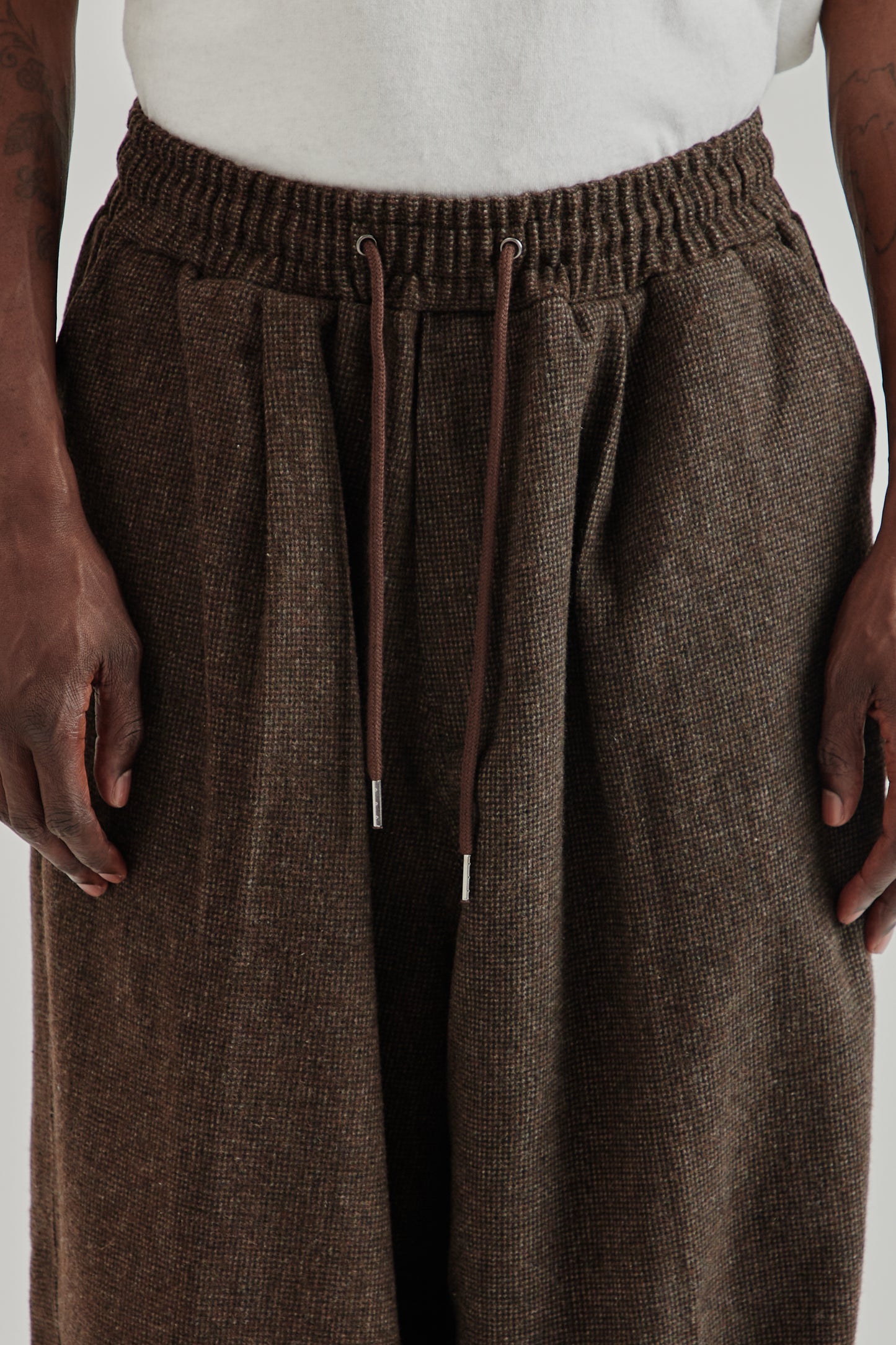 Estudio Niksen FW25 Pintuck Balloon Trousers Brown6