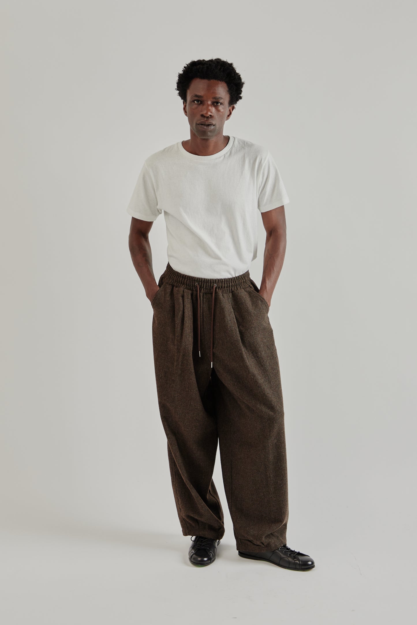 Estudio Niksen FW25 Pintuck Balloon Trousers Brown8