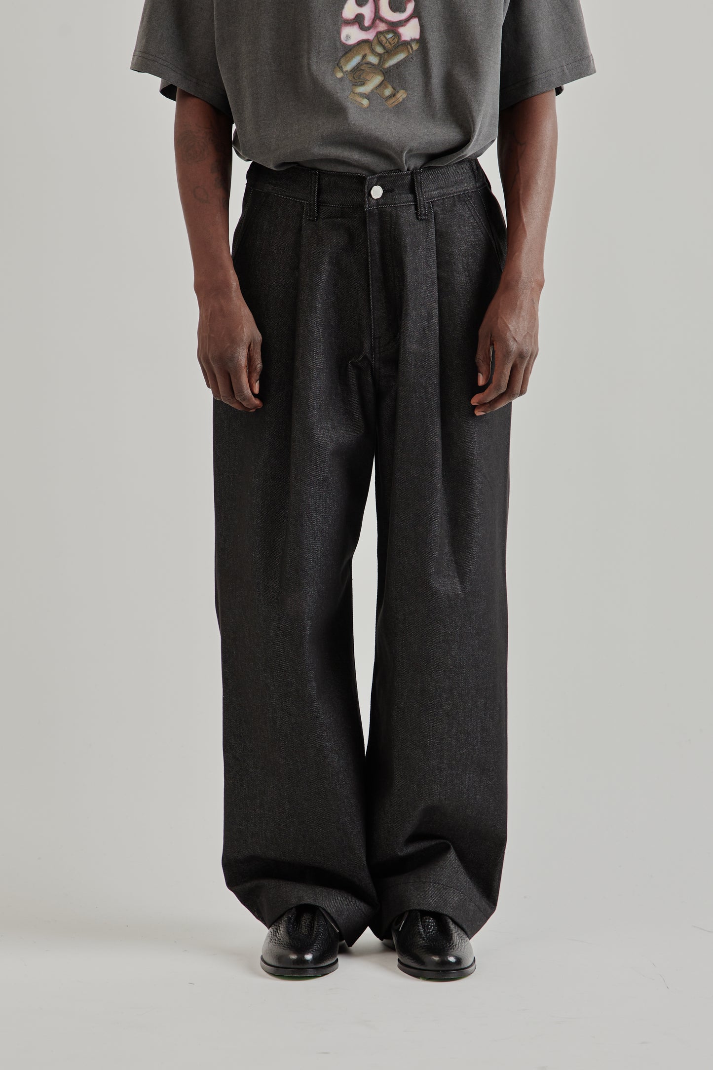Estudio Niksen FW25 Pintuck Wide Jeans Black2