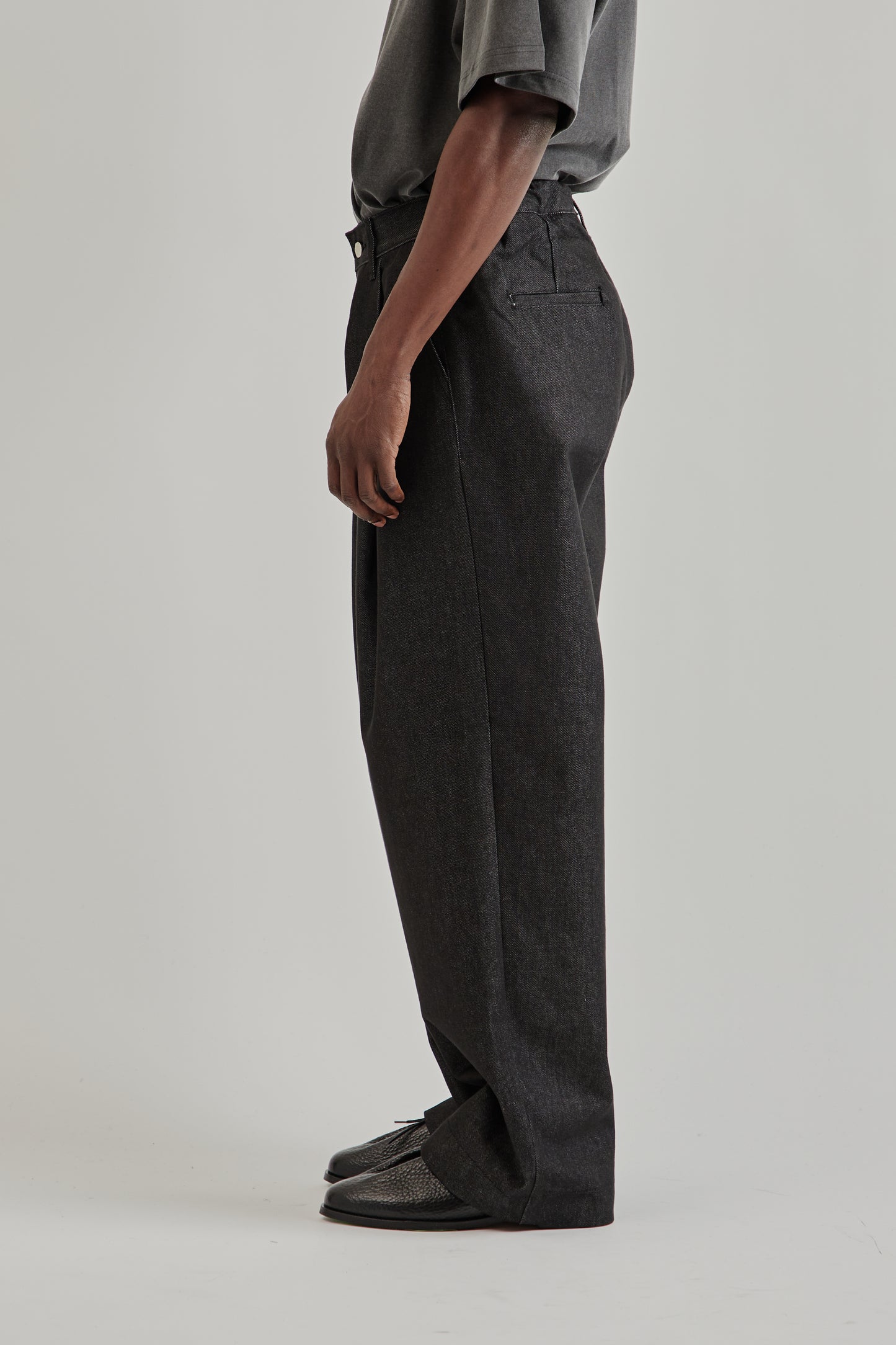 Estudio Niksen FW25 Pintuck Wide Jeans Black3