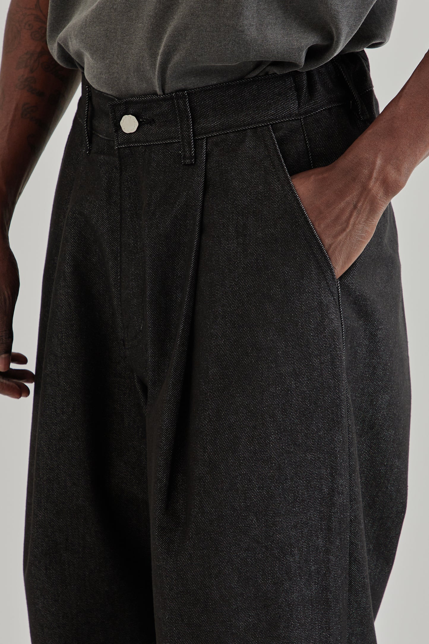 Estudio Niksen FW25 Pintuck Wide Jeans Black7
