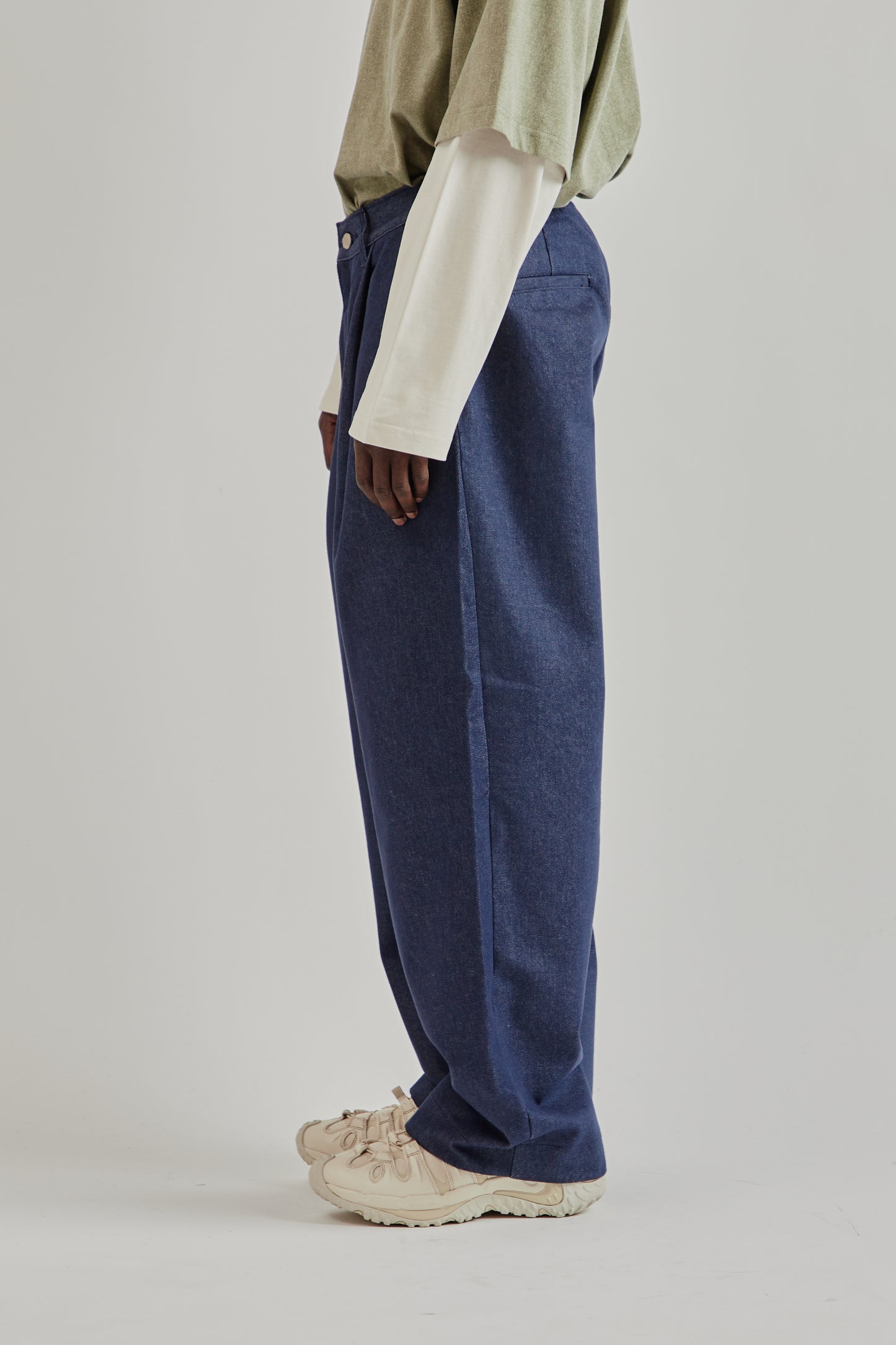 Estudio Niksen FW25 Pintuck Wide Jeans Indigo3