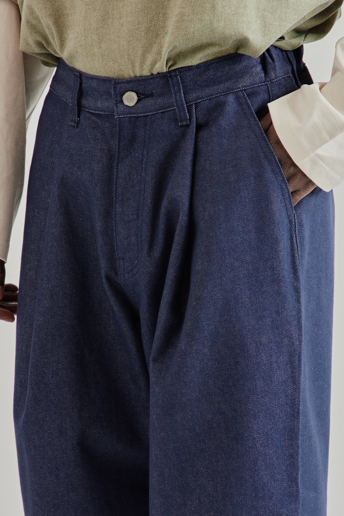 Estudio Niksen FW25 Pintuck Wide Jeans Indigo7