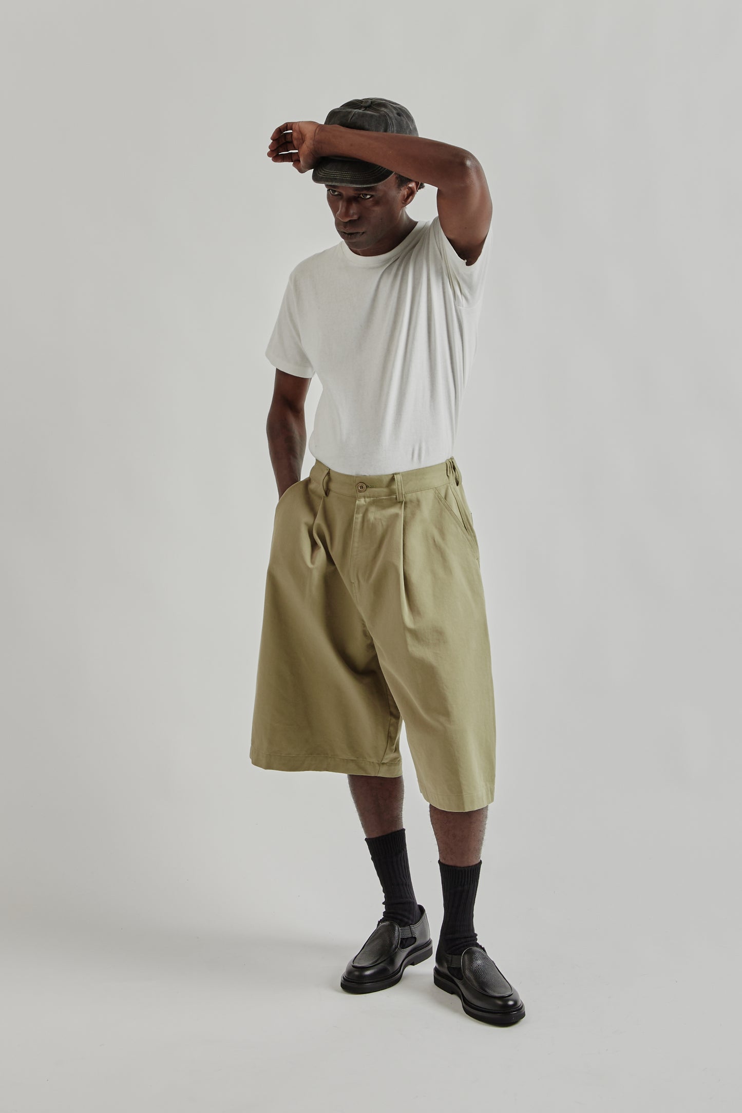 Estudio Niksen FW25 Pintuck Wide Shorts Khaki 8