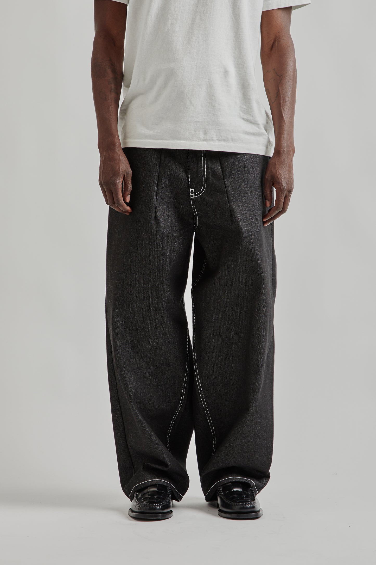 Estudio Niksen FW25 Raw Denim Balloon Jeans Black Raw Denim 2