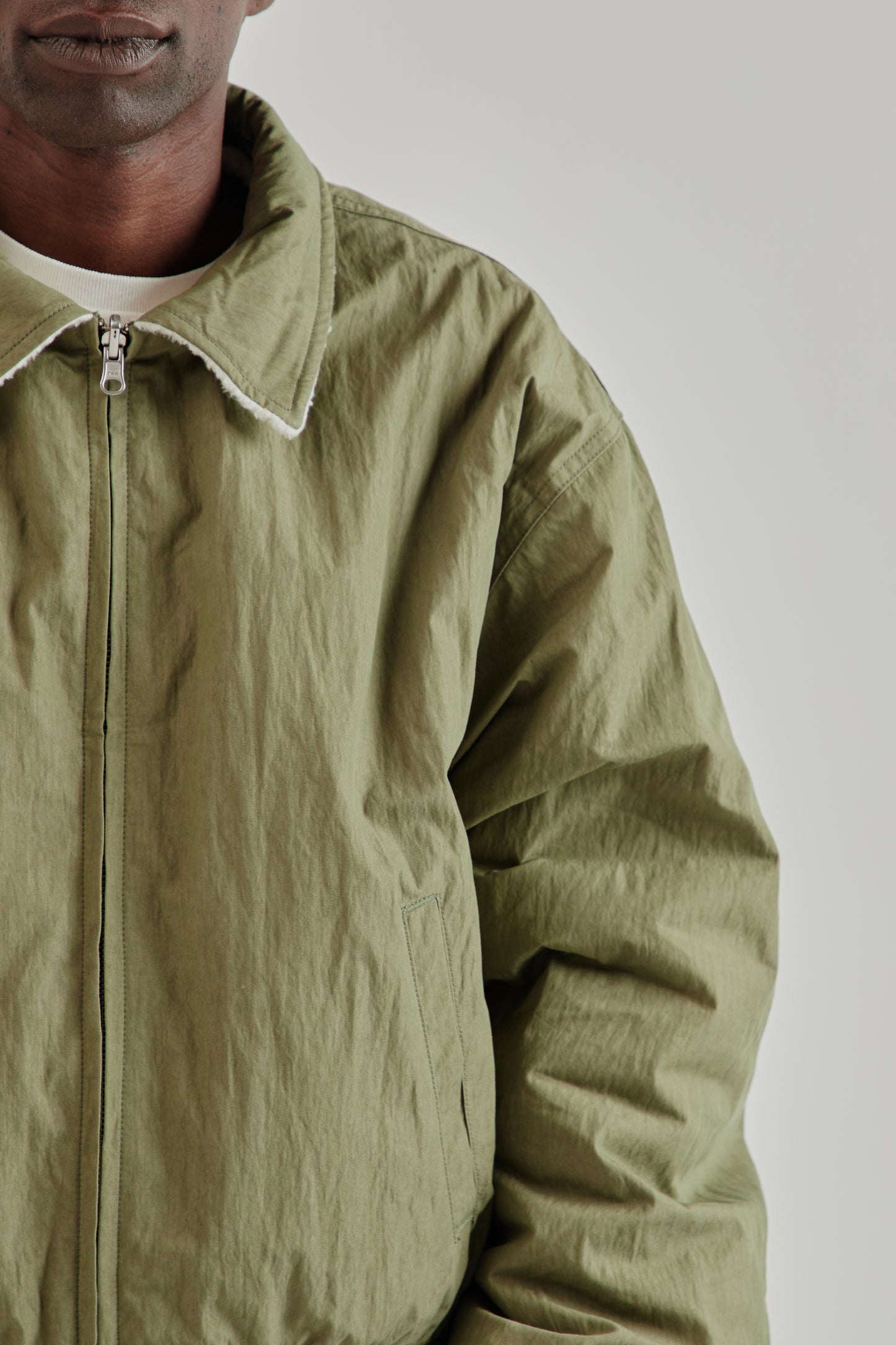 Estudio Niksen FW25 Reversible Bomber Jacket Khaki4