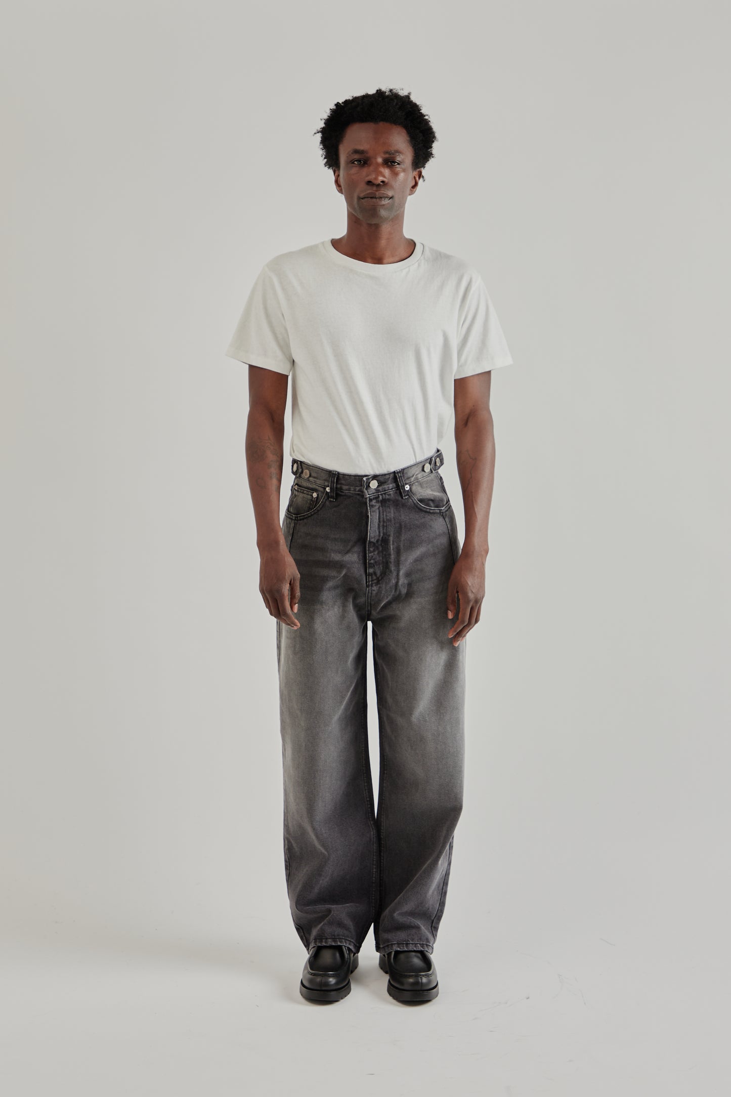 Estudio Niksen FW25 Side-Button Denim Jeans Black Denim1