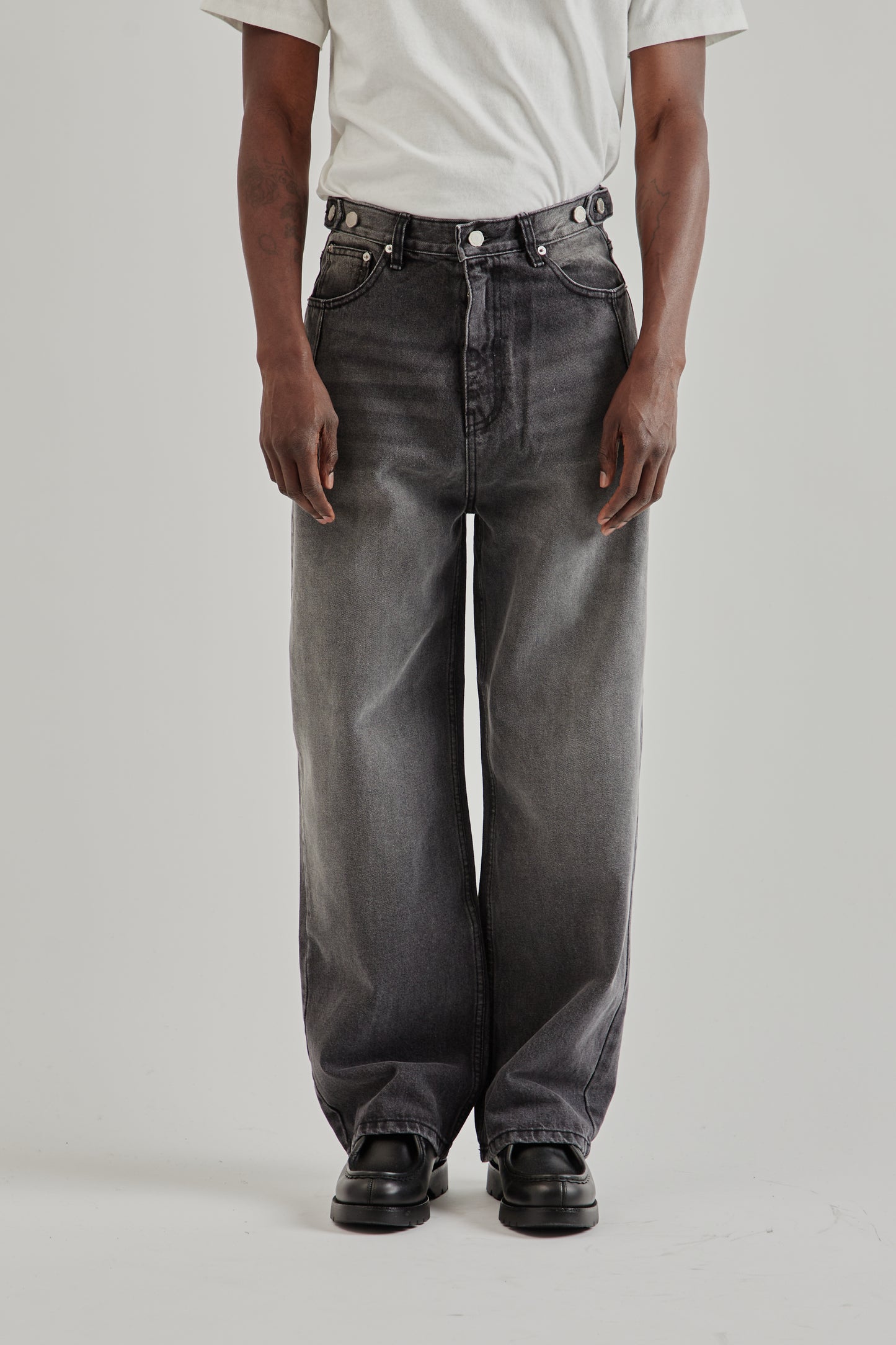Estudio Niksen FW25 Side-Button Denim Jeans Black Denim2
