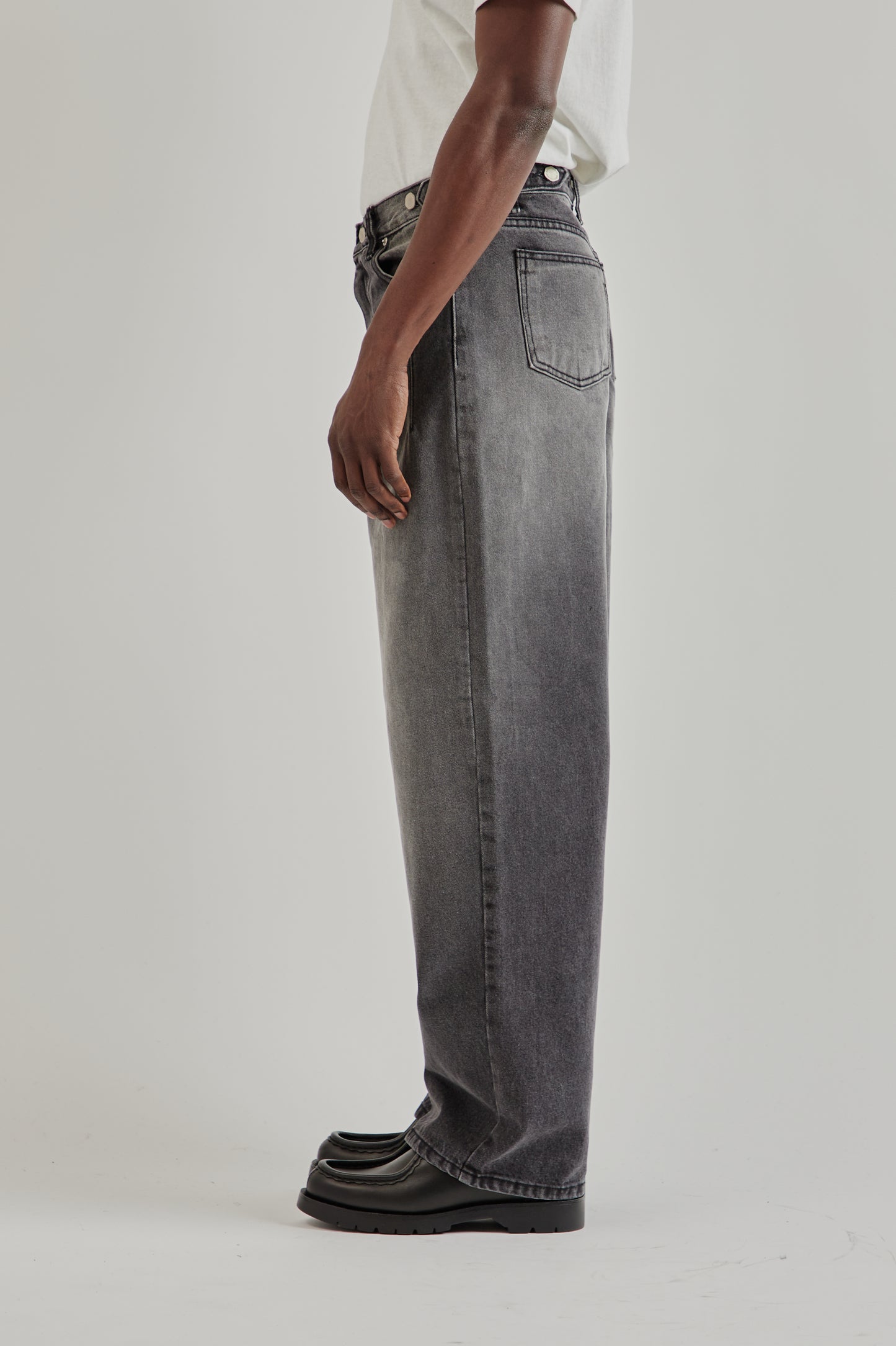 Estudio Niksen FW25 Side-Button Denim Jeans Black Denim3