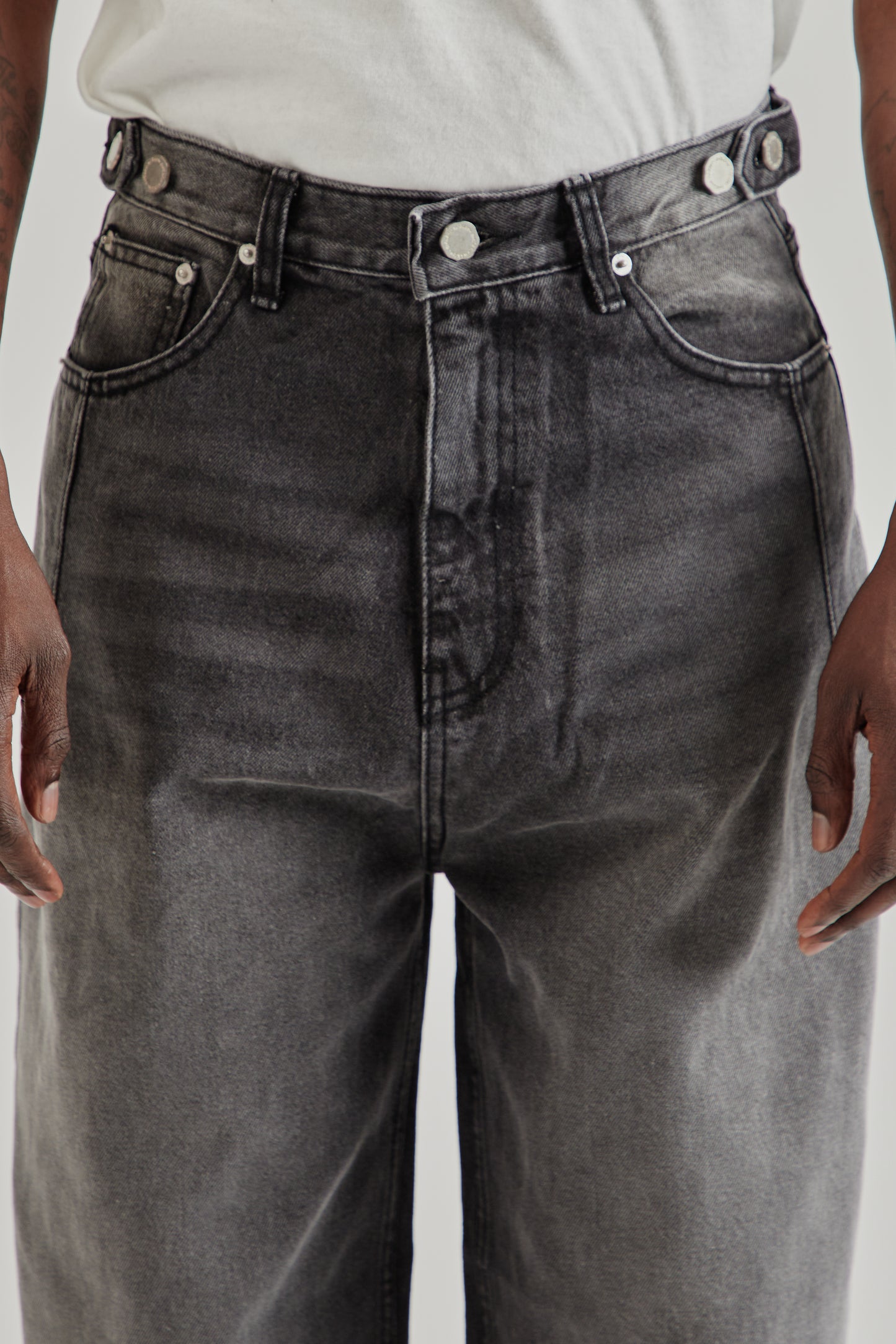 Estudio Niksen FW25 Side-Button Denim Jeans Black Denim7