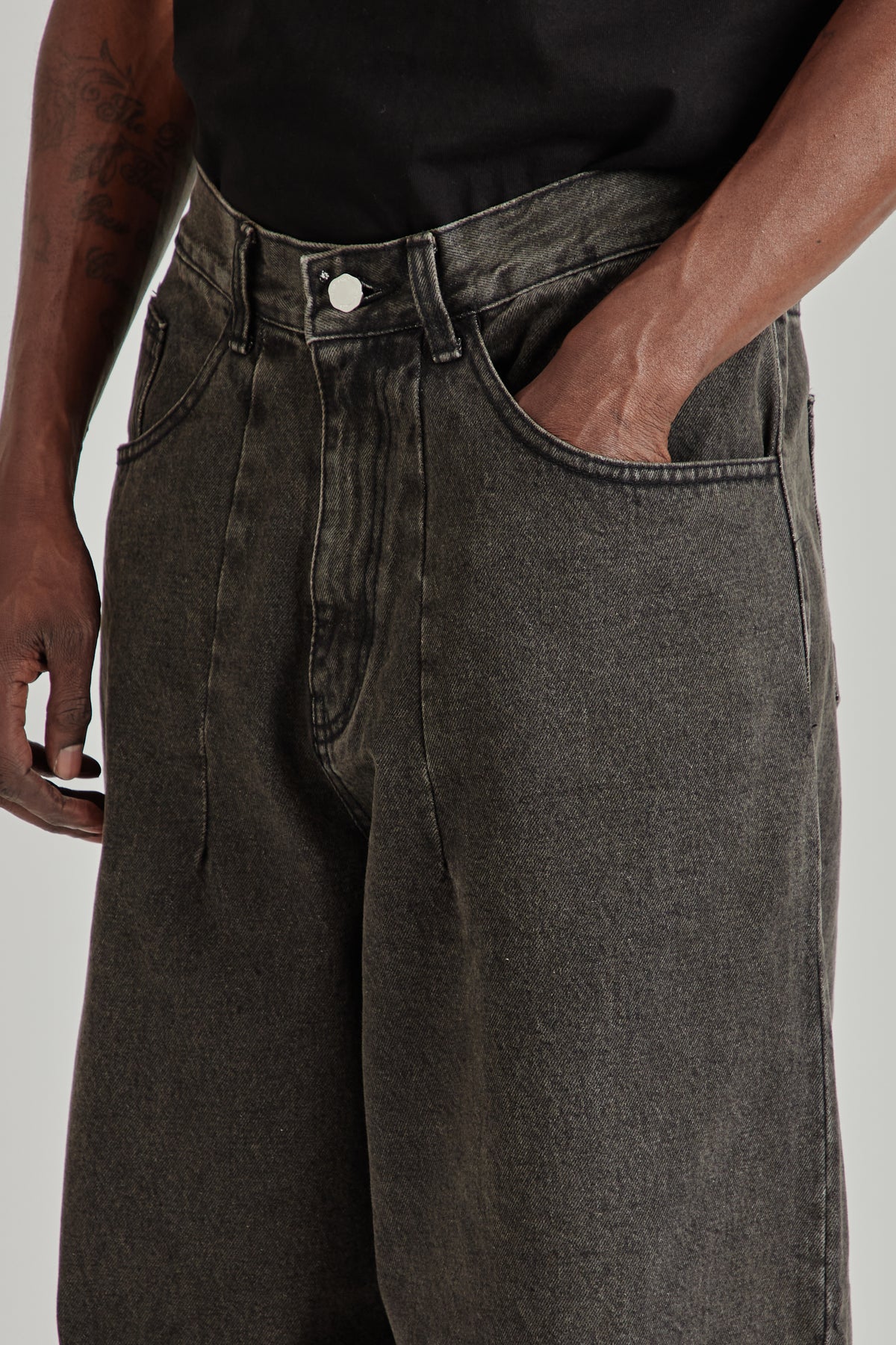 Dart Balloon Jeans - Black