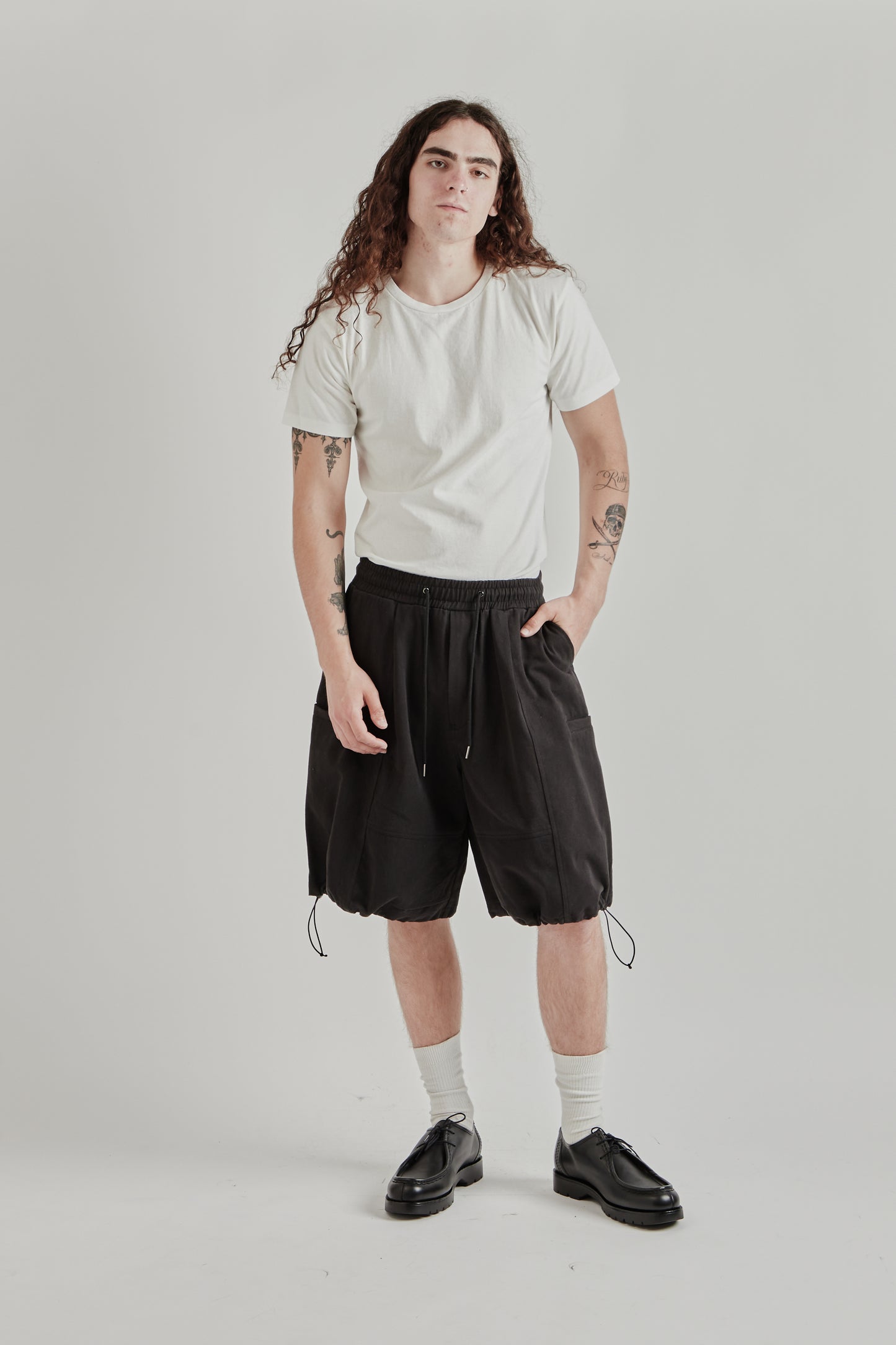 Estudio Niksen SS26 Slit Cargo Balloon Shorts Black1335