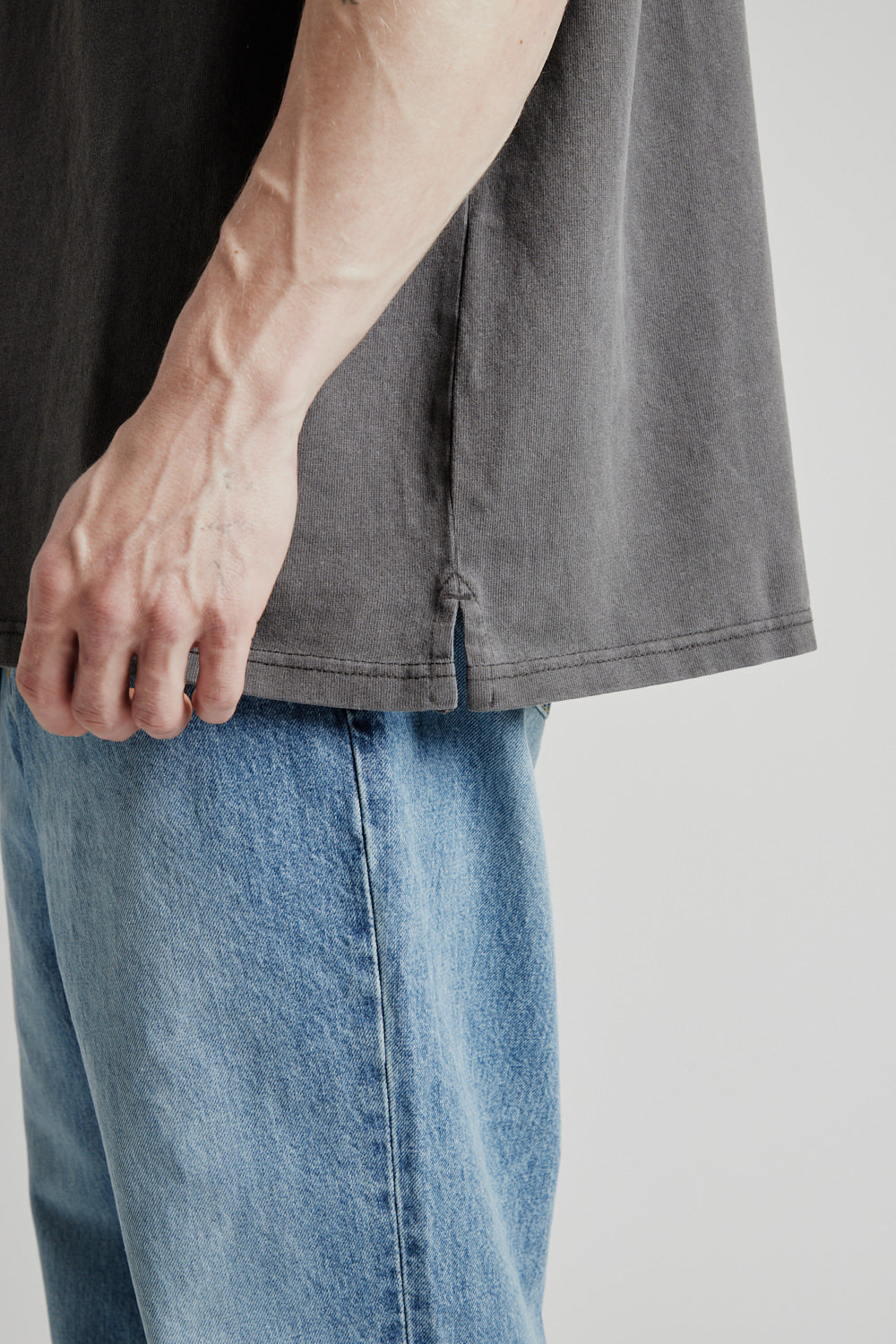 Frizmworks OG Pigment Dyeing Half Tee in Charcoal