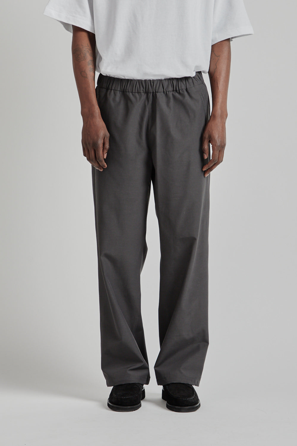 Goldwin SS25 Hyoerdense Taffeta U S Pants Deep Charcoal 01