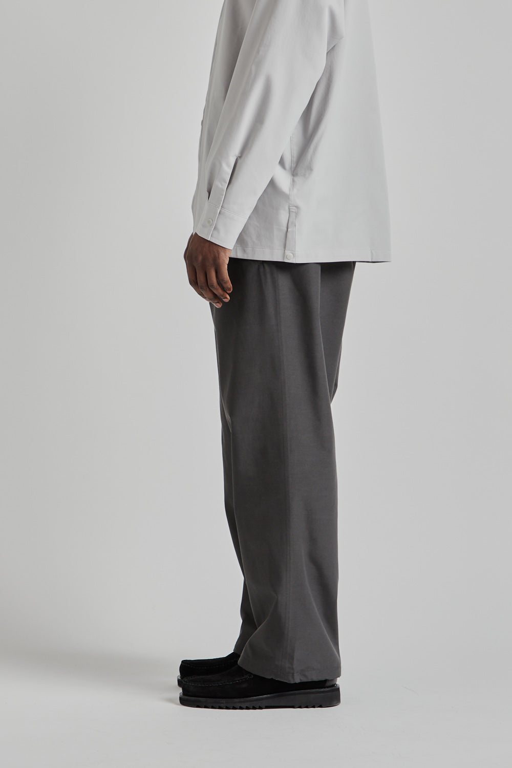 Goldwin SS25 Hyoerdense Taffeta U S Pants Deep Charcoal 011