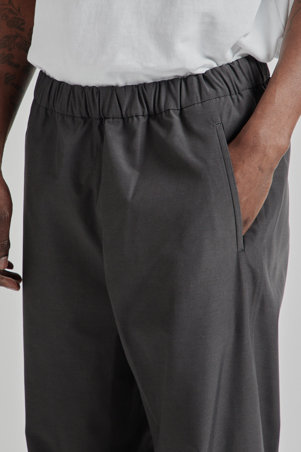 Goldwin SS25 Hyoerdense Taffeta U S Pants Deep Charcoal 06