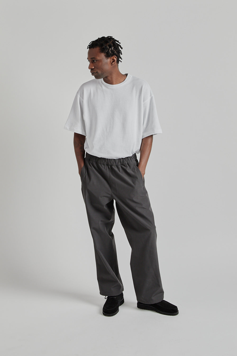 Goldwin SS25 Hyoerdense Taffeta U S Pants Deep Charcoal 08