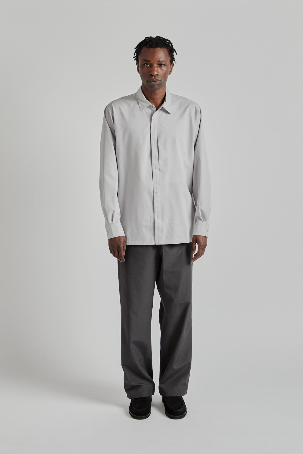 Goldwin SS25 Hyoerdense Taffeta U S Pants Deep Charcoal 09