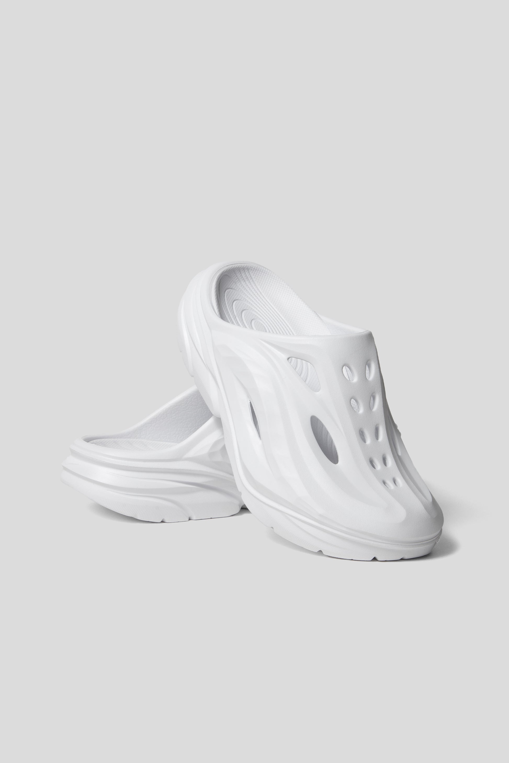 All Gender Ora Recovery Mule in White/White