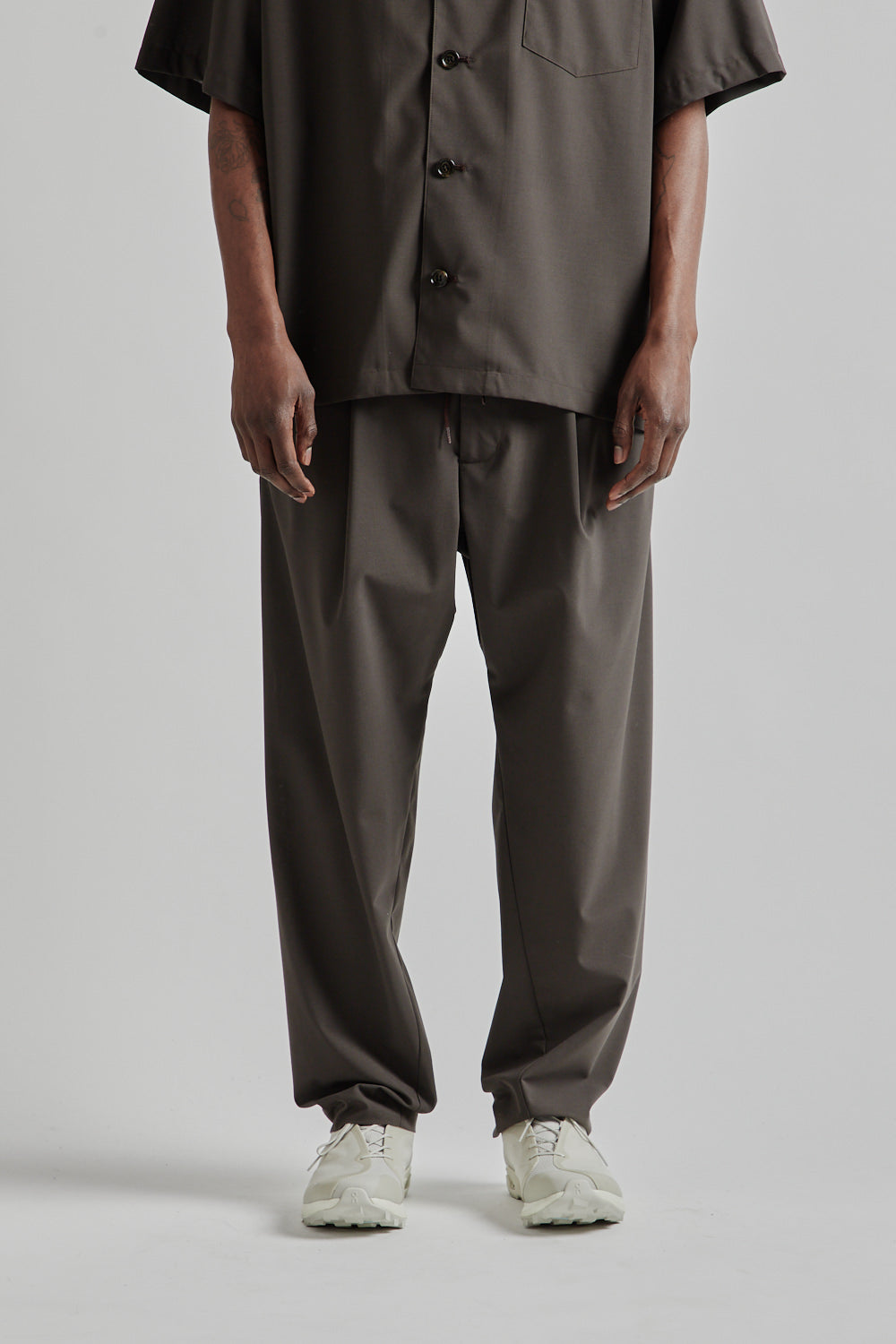 Is-Ness SS25 Gusset Crotch Pants Brown 02