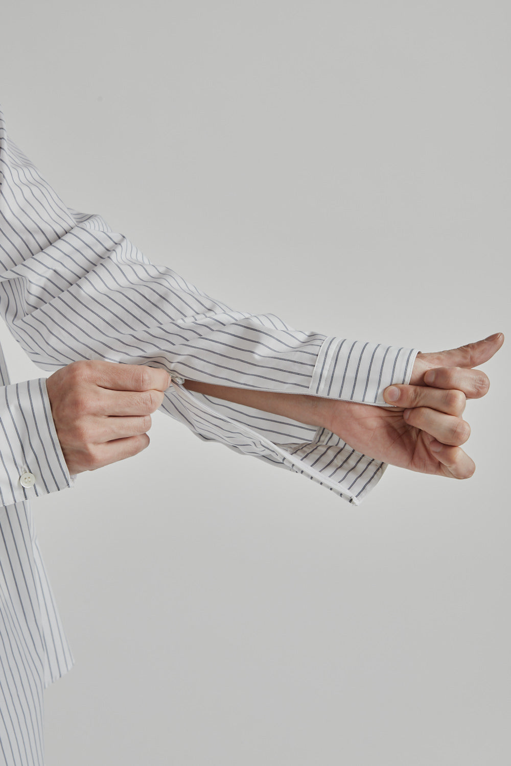 Is-ness Nu Venti Long Shirt White Navy Stripe 10