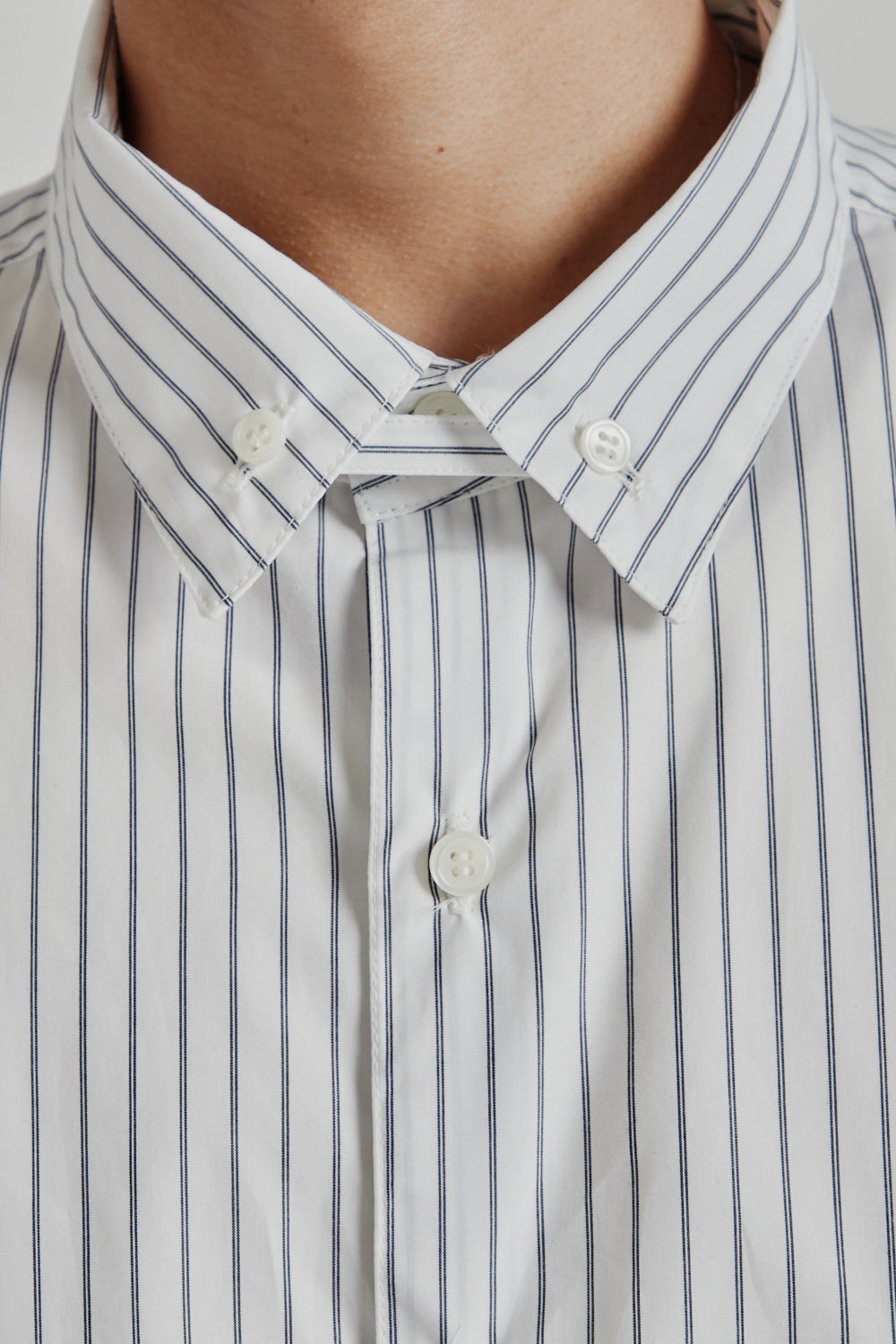 Is-ness Nu Venti Long Shirt White Navy Stripe 22