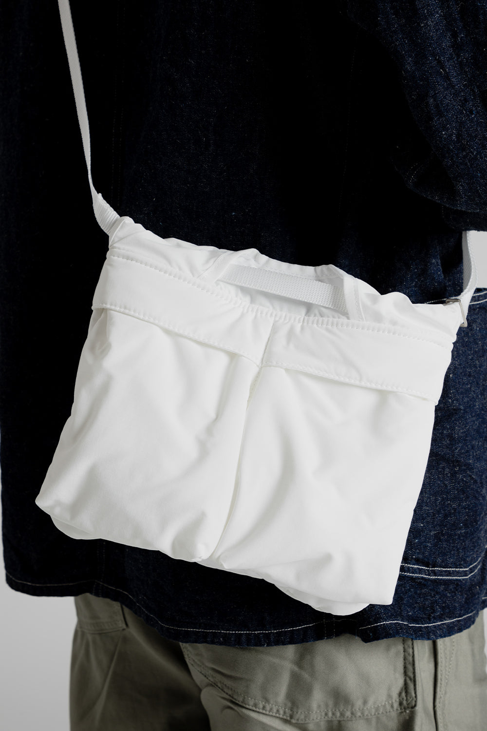 Kaptain Sunshine Small Flight Bag in White.